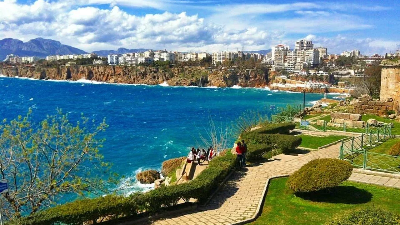 Cavit Ari Karaalioglu Parki Meclis (1)