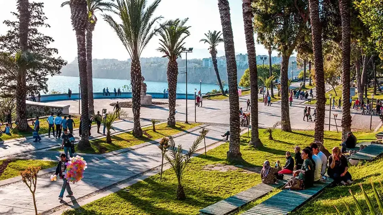 Cavit Ari Karaalioglu Parki Meclis (3)