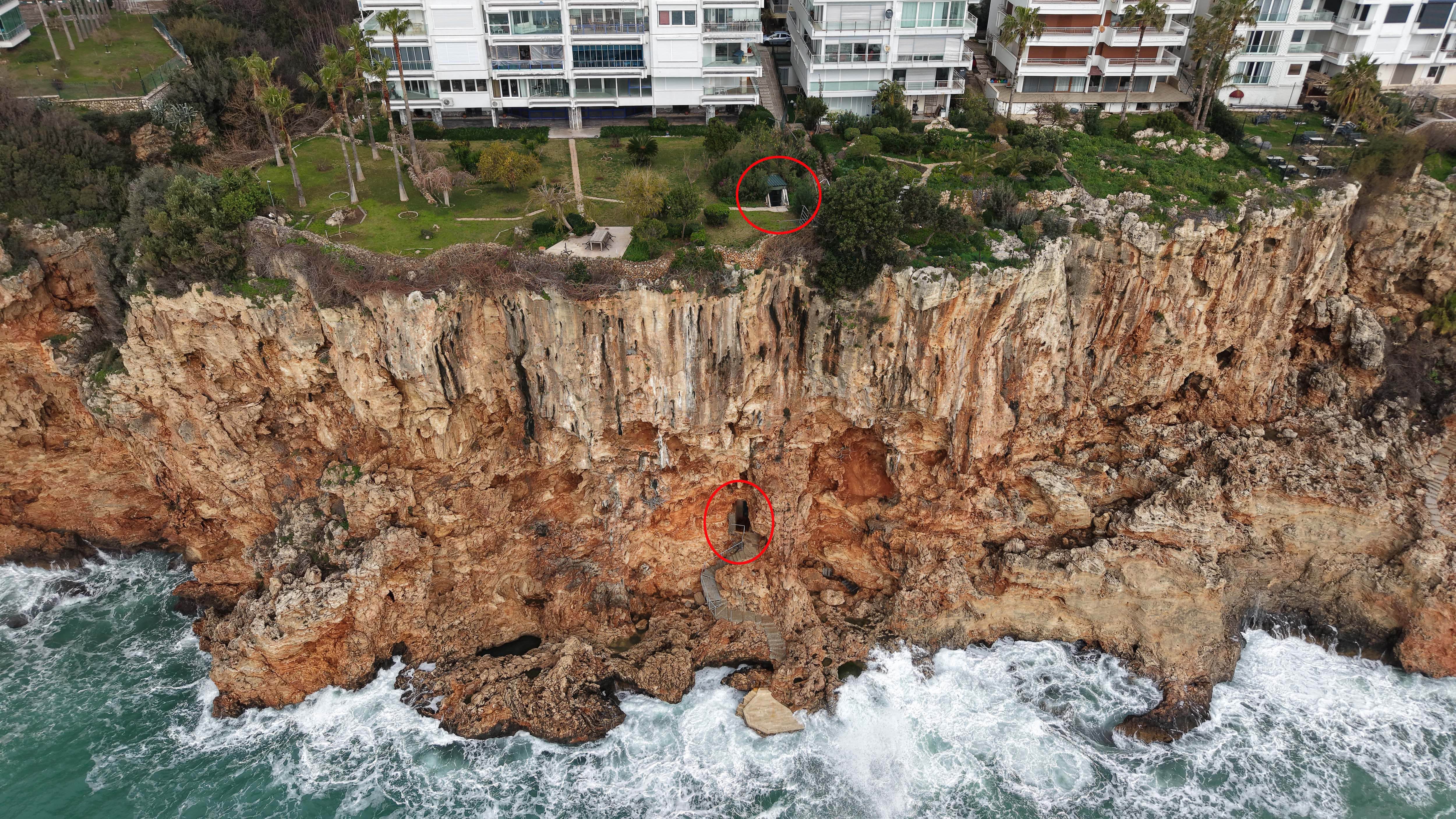 Falezlerdeki Kaçak Asansör Ve Baraka Için Yıkım Kararı (1)