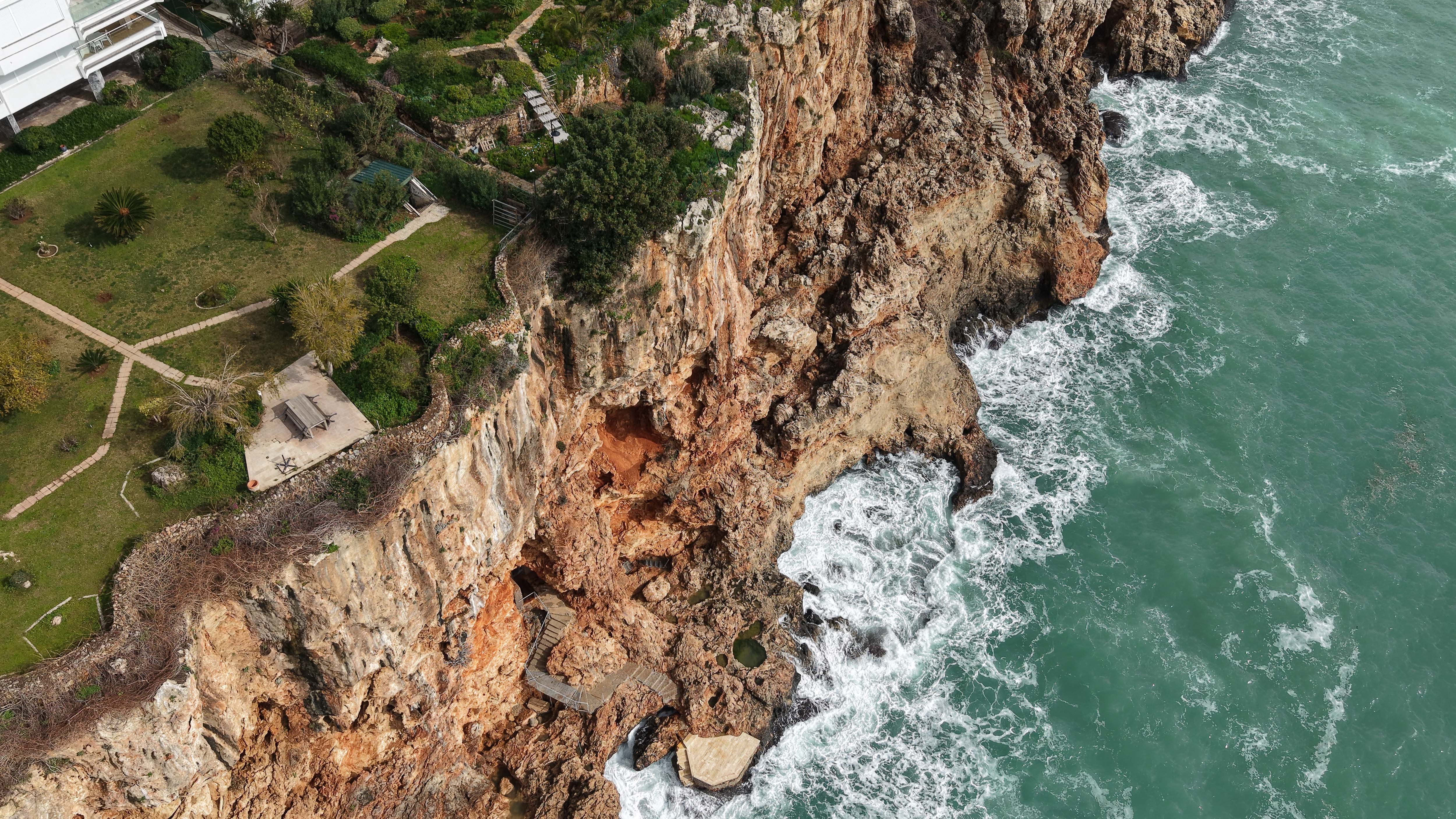 Falezlerdeki Kaçak Asansör Ve Baraka Için Yıkım Kararı (3)