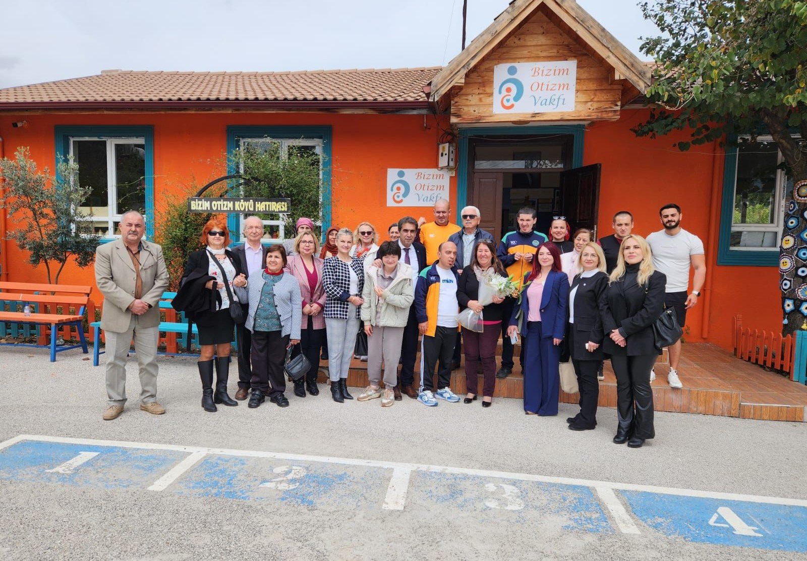 İyi Parti Antalya Teşkilatı Dünya Otizm Farkındalık Günü’nü Unutmadı (3)