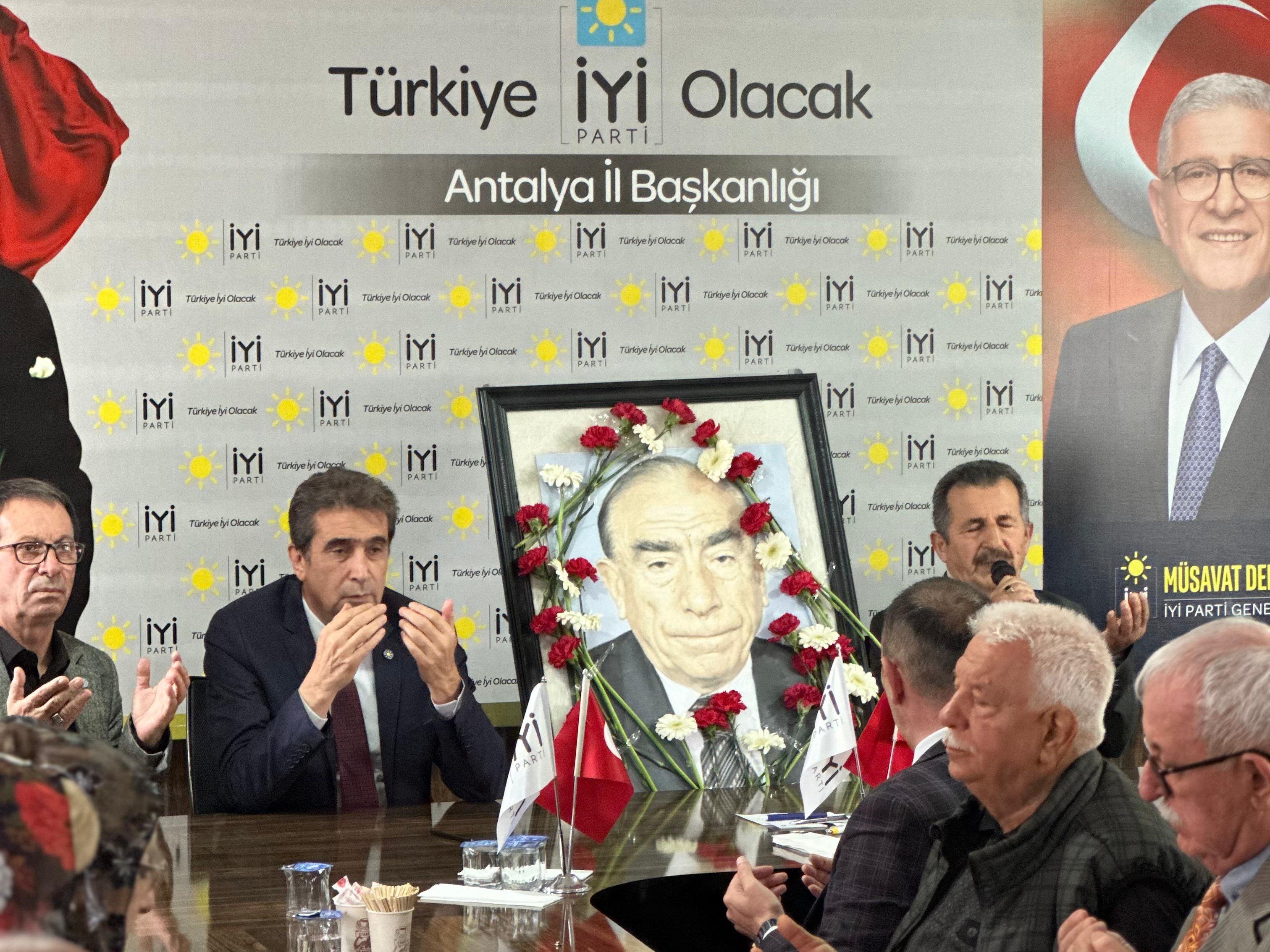 İYİ Parti Antalya’ndan Alparslan Türkeş için Kur’an-ı Kerim tilaveti