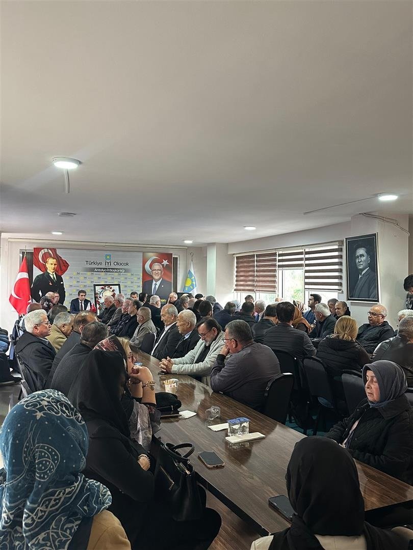 İyi̇ Parti Antalya’ndan Alparslan Türkeş Için Kur’an I Kerim Tilaveti (2) (Large) (Large) (Large)