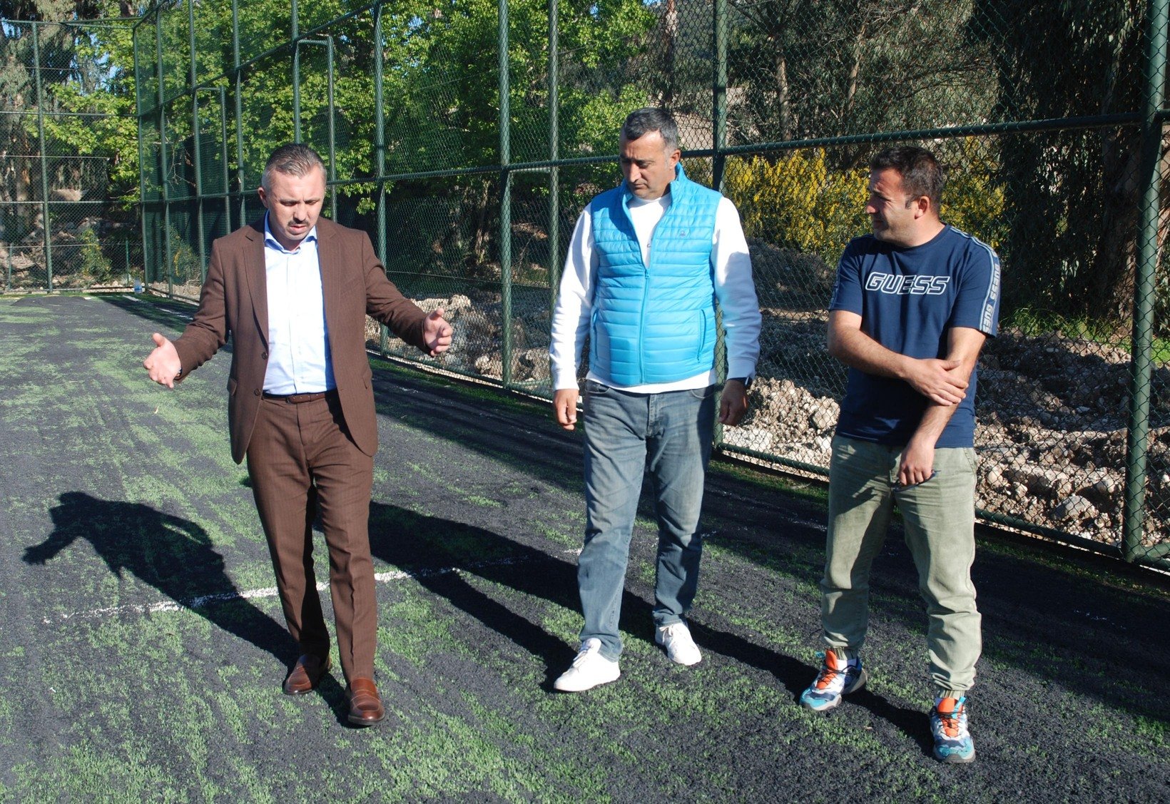 Kemer'de Gençlere Yeni Halı Saha (1)