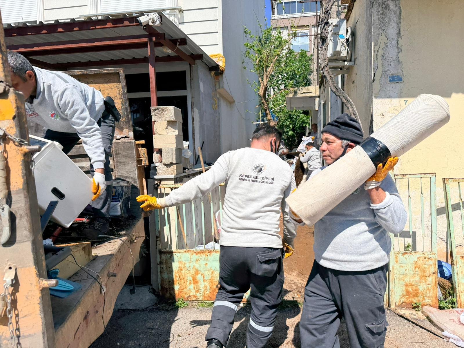 Kepez Belediyesi’nden 3 Adrese Operasyon (2)