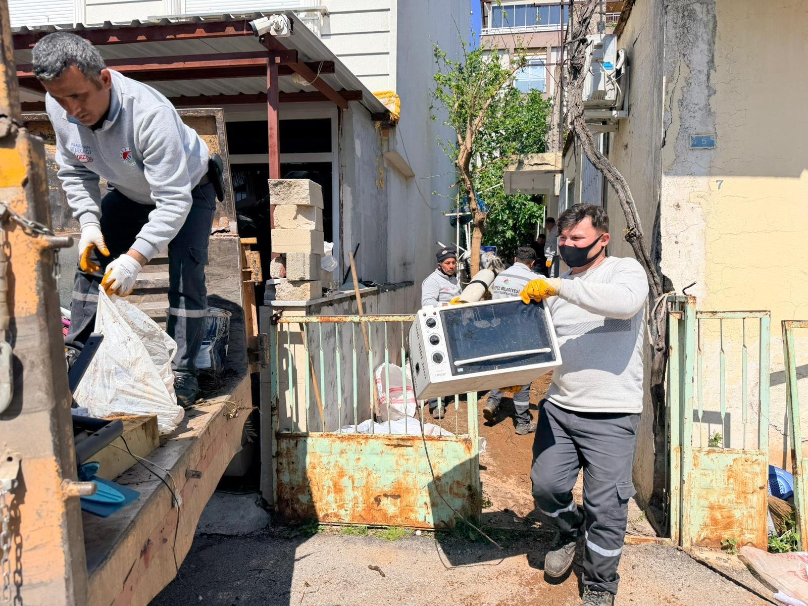 Kepez Belediyesi’nden 3 Adrese Operasyon (7)