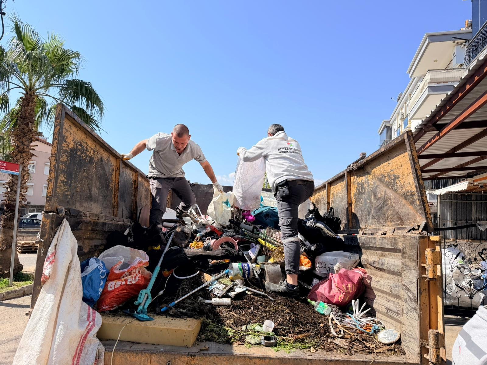 Kepez Belediyesi’nden 3 Adrese Operasyon (8)