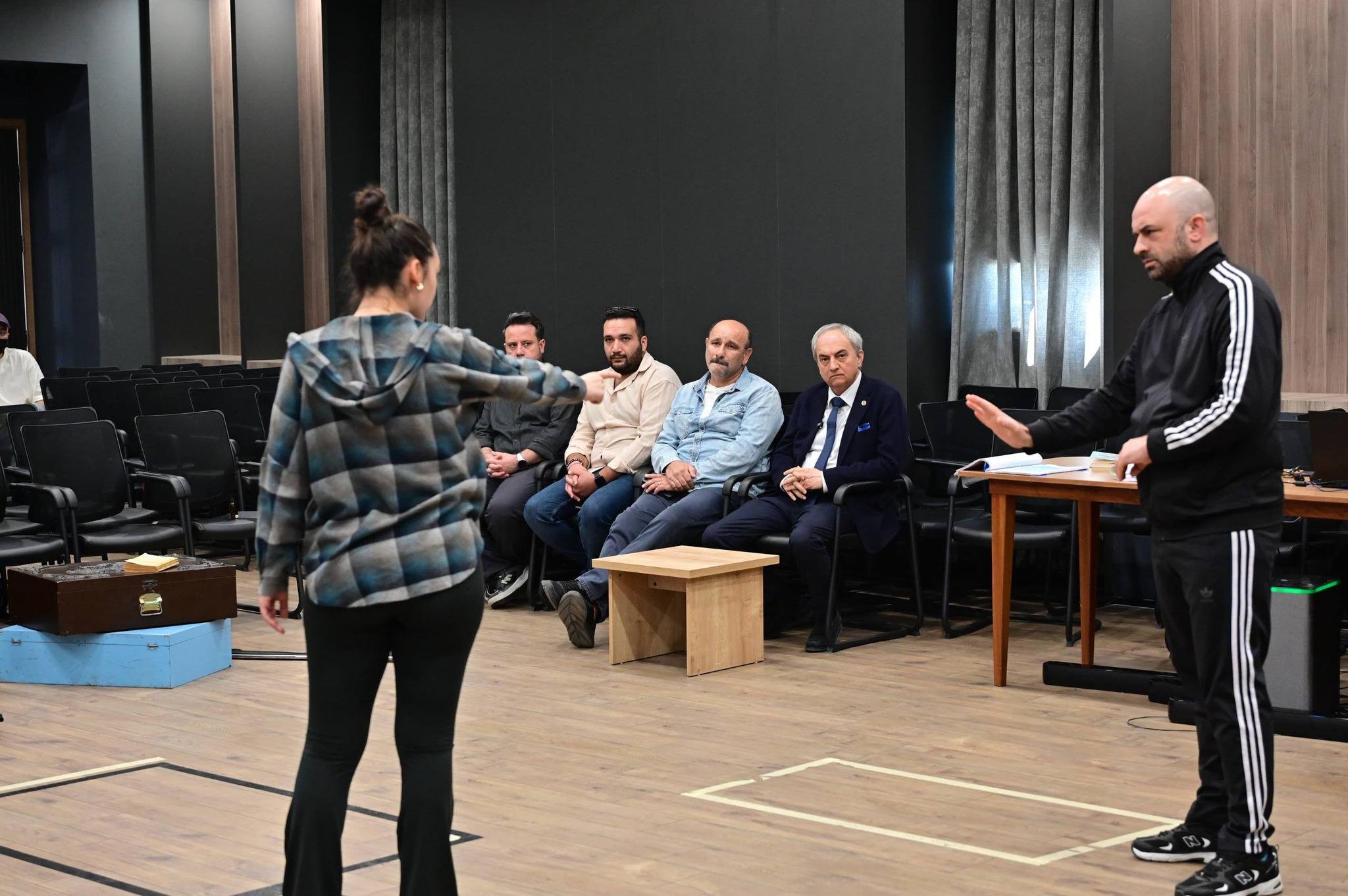 Kepez’in Ödüllü Tiyatro Ekibinden 19 Mayıs’a Özel Anlamlı Gösterim (1)