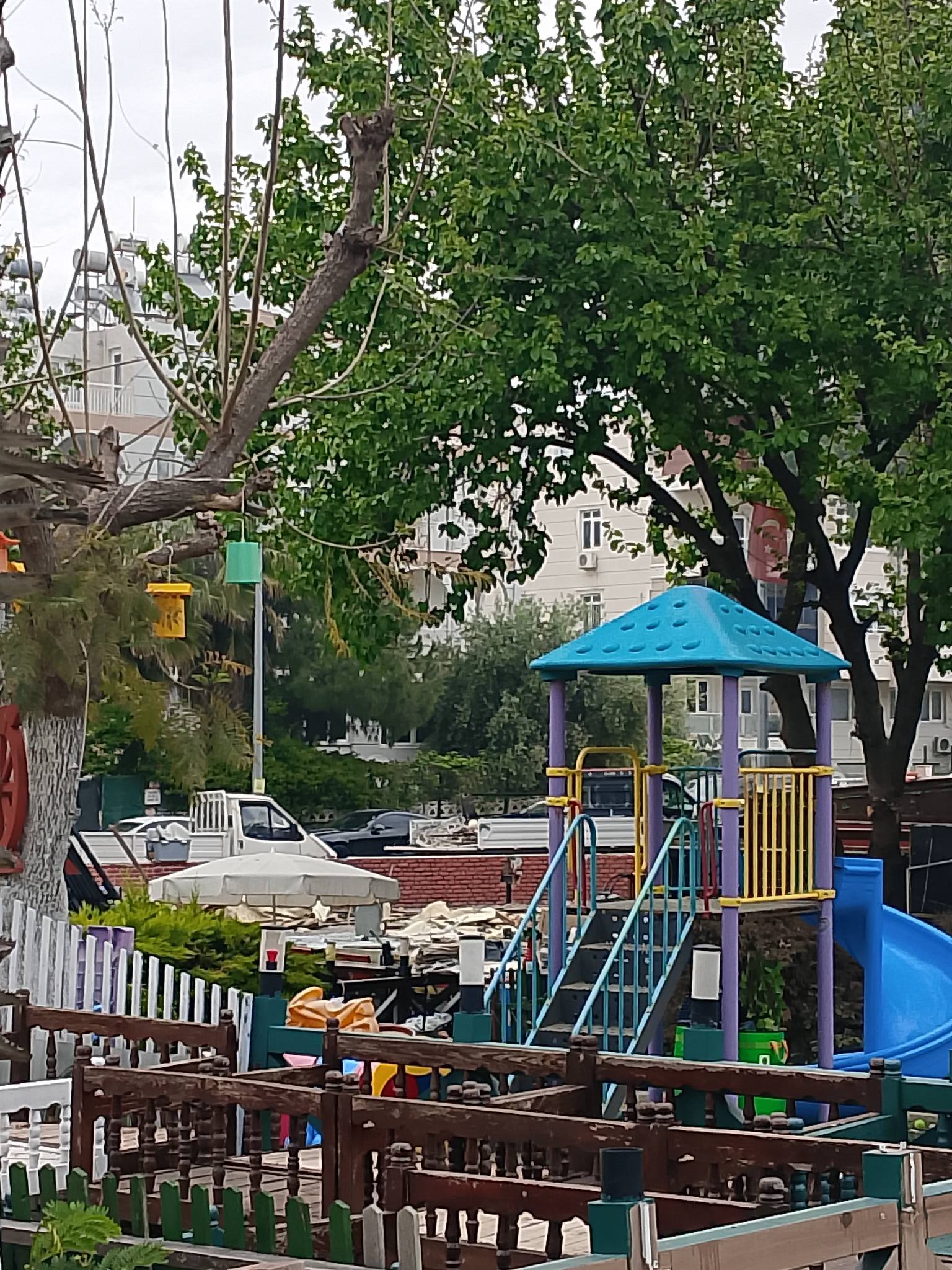 Konyaaltı Kent Meydan’ındaki Kaçak Yapılar Yıkıldı (1)