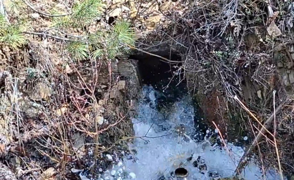 Depremde kuruyan su kaynağı yeniden akmaya başladı