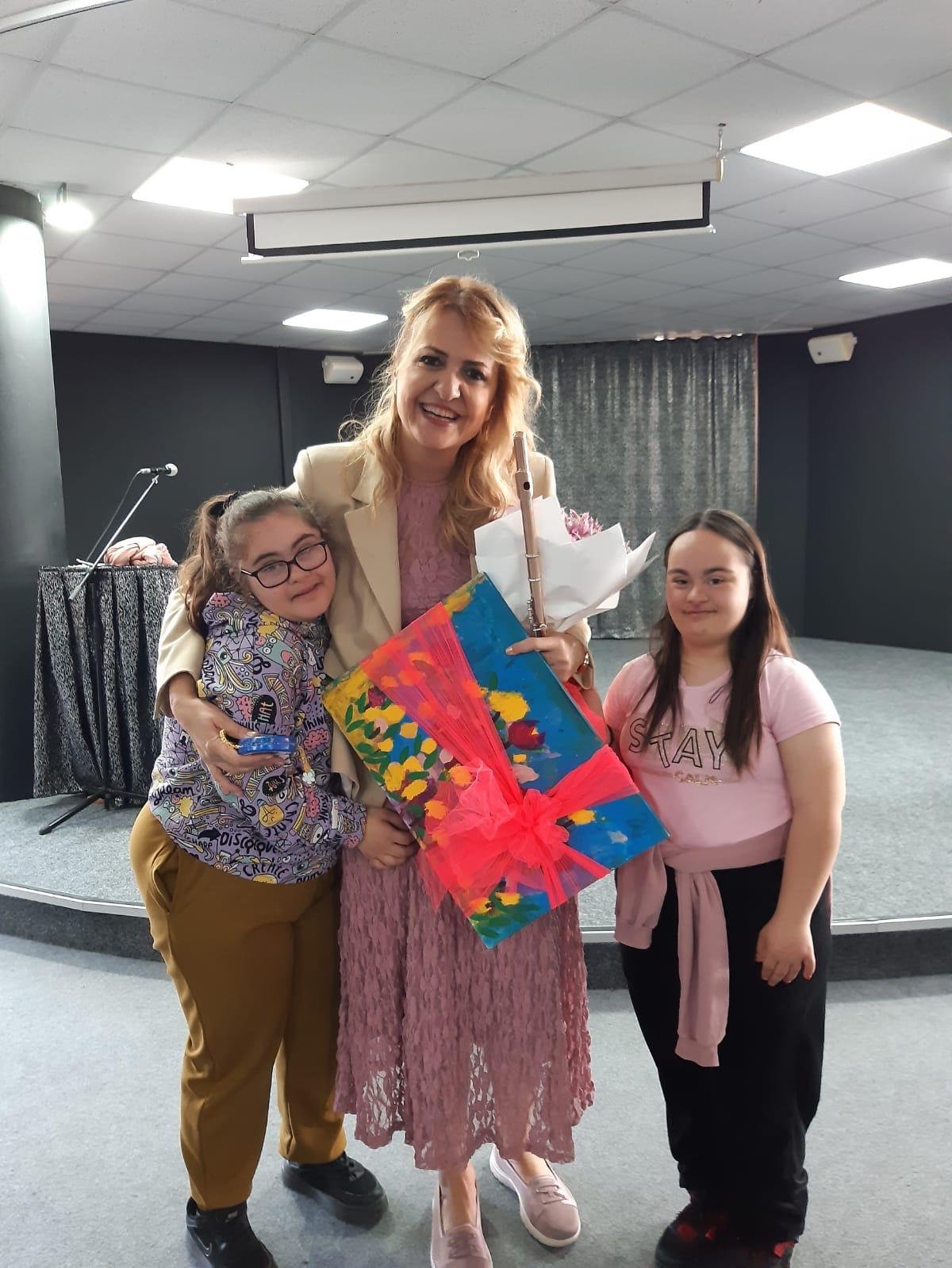 Lelya Bayramogullari Ozel Cocuklara 23 Nisan Konseri Verdi (5)