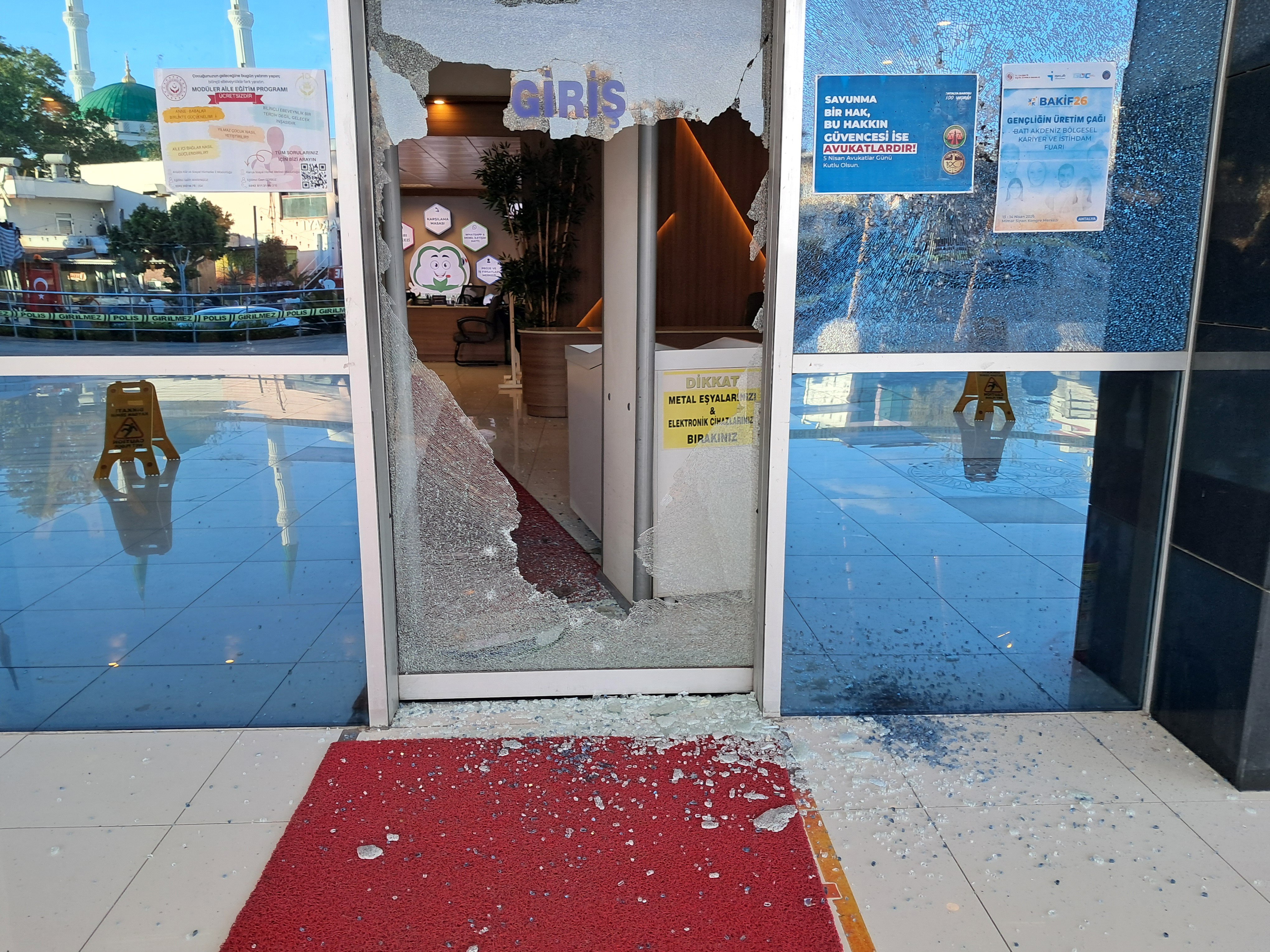 Serik Belediyesi’ne silahlı saldırı