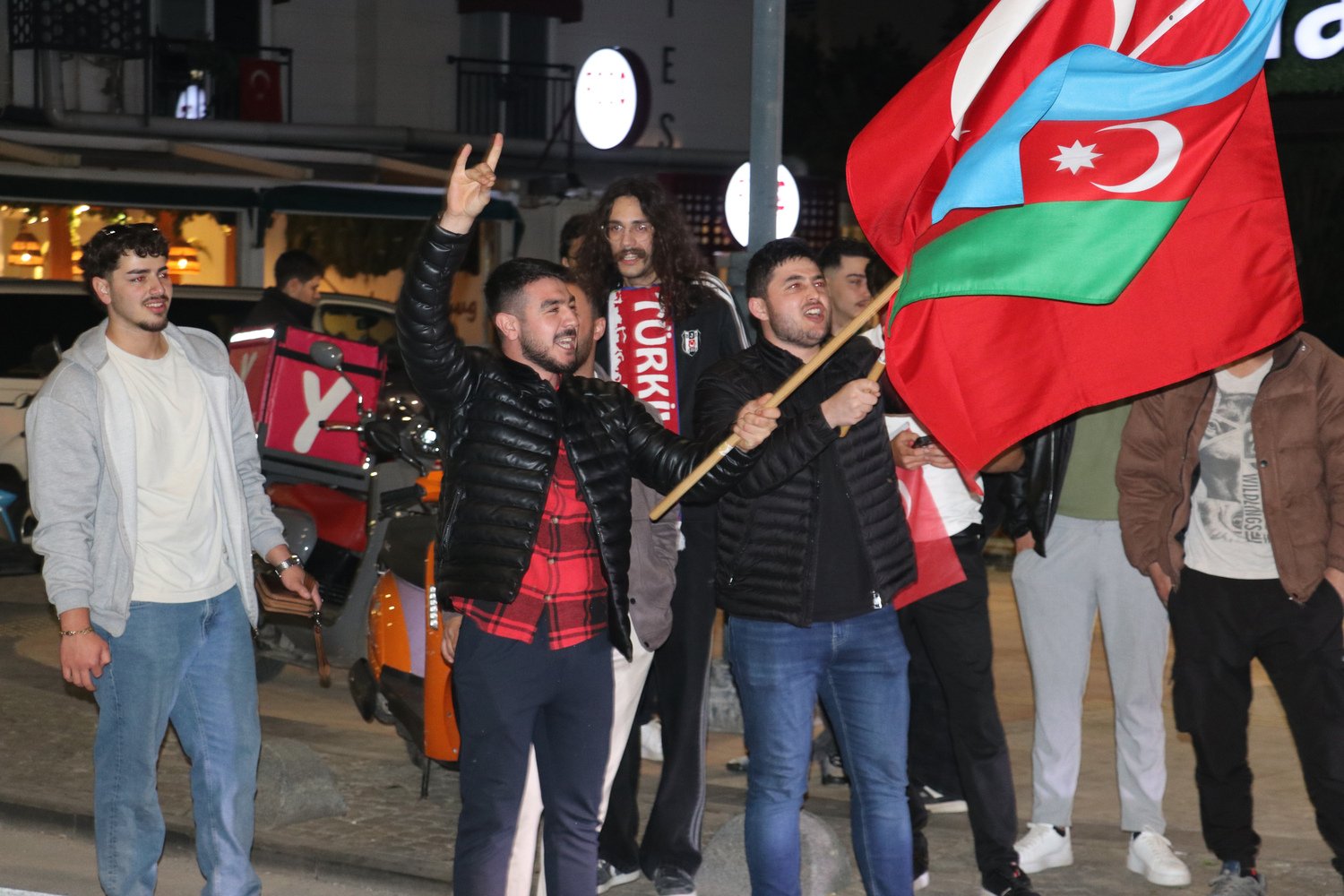 Milli Takımın Galibiyeti Antalya'da Coşkuyla Kutlandı (3)