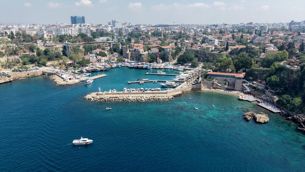 Muratpaşa Belediyesi’nin Gönüllüleri Denizde Temizlik Yaptı (1)-1