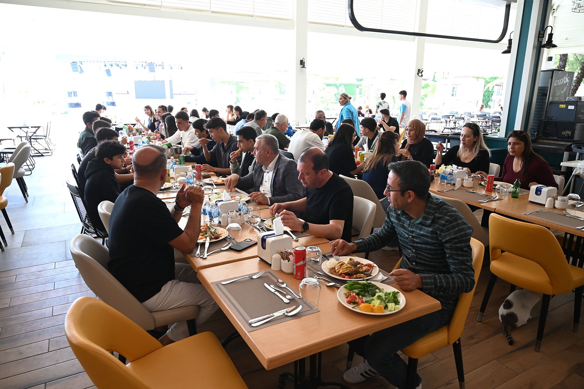 Öğrencilere Önce Yemek Sonra Zirvede Kar Keyfi (5)