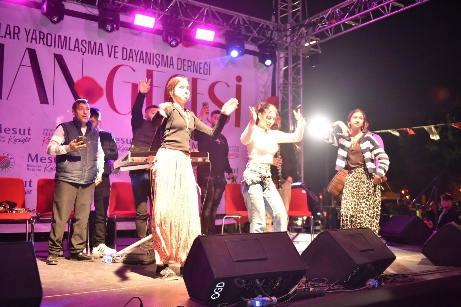 Romanlar Gecesi Antalya’yı Renklendirdi (4)