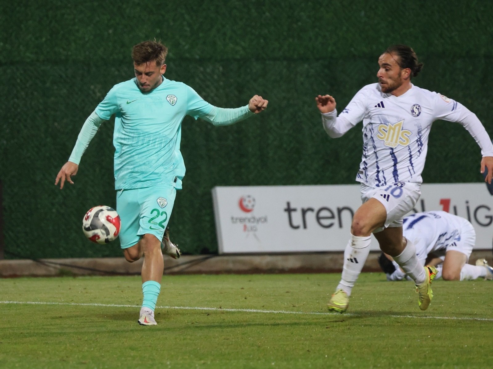 Sarıyer’e yenilen Serikspor, kendisini ateşe attı