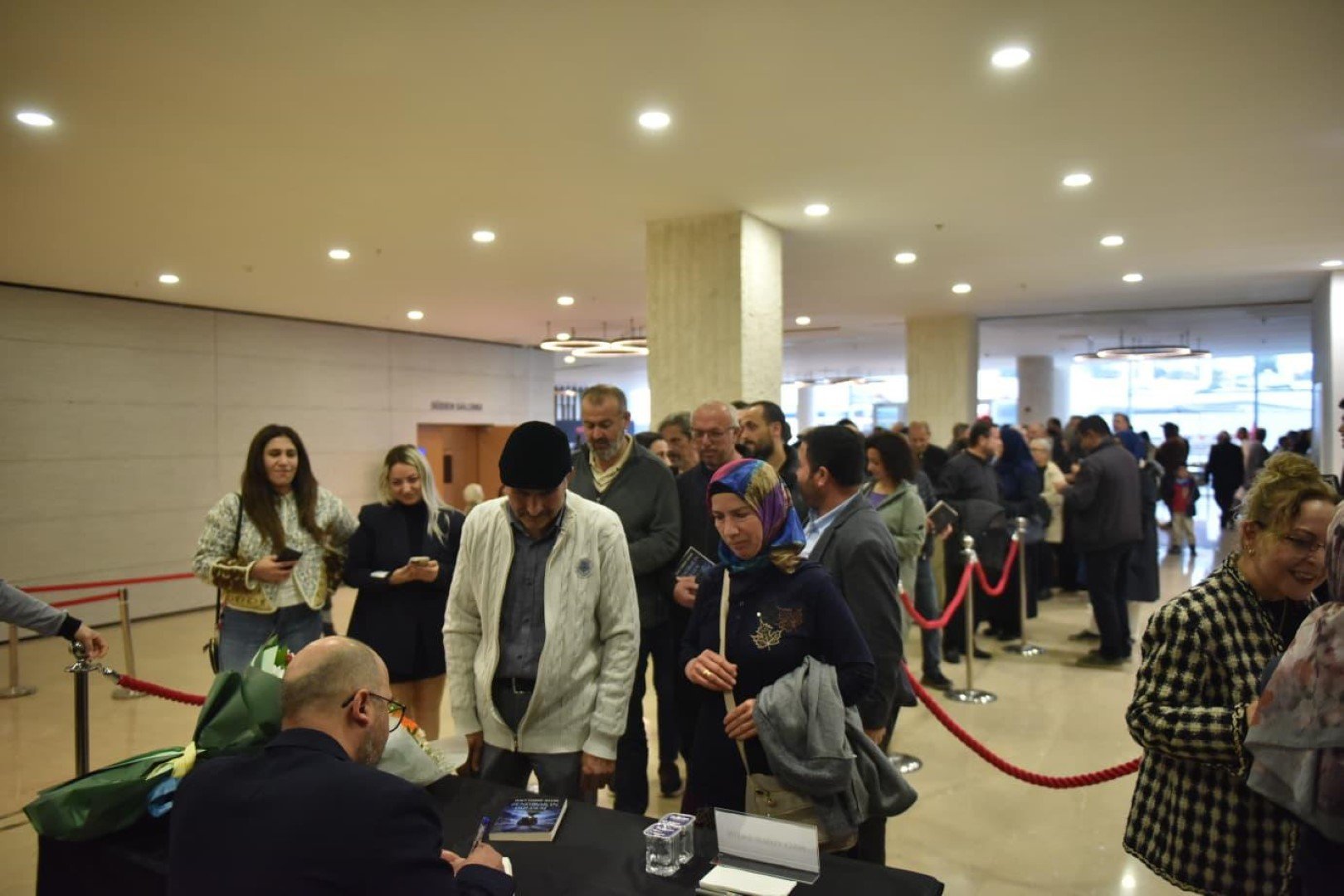 Yazar Hacı Yusuf Sayın’dan köy okullarına büyük bağış