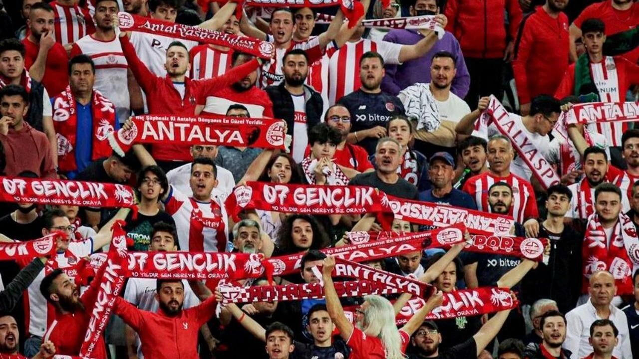 07 Genclik Faturayi Antalyaspor Yonetimine Kesti (1)
