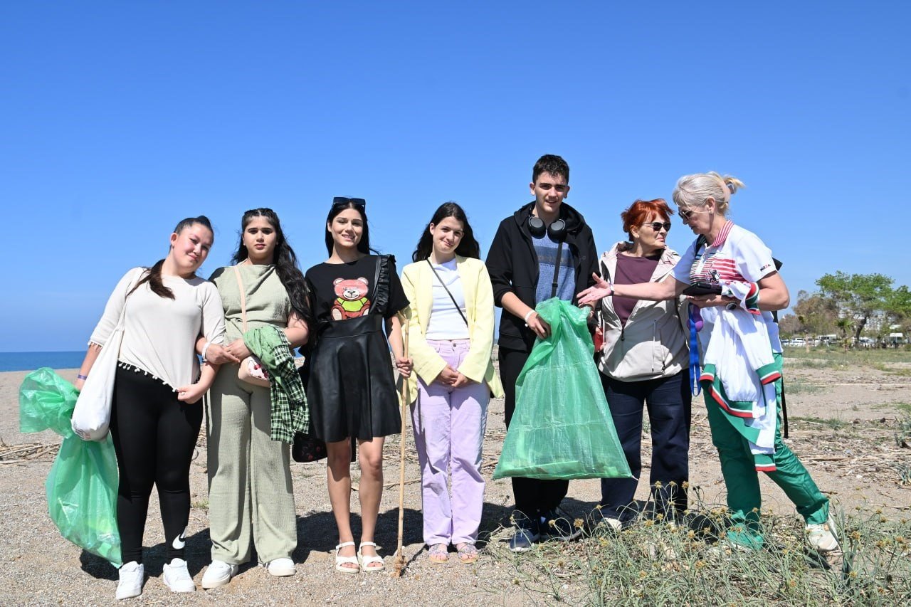 3 Ülkeden Gelen Erasmus Öğrencileri Manavgat Sahilini Temizledi (3)