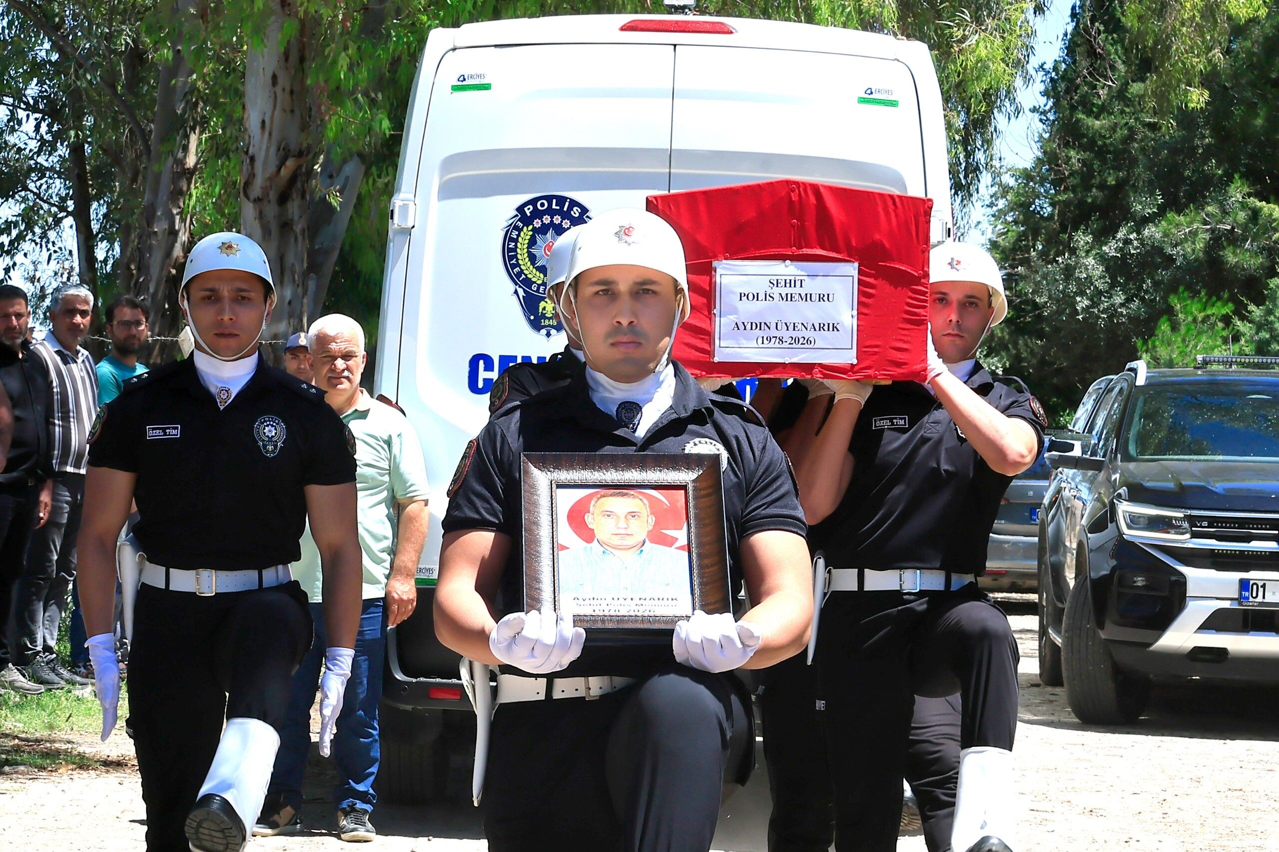 7 Aylik Yasam Savasini Kaybeden Polis Memuru Son Yolculuguna Ugurlandi (3)