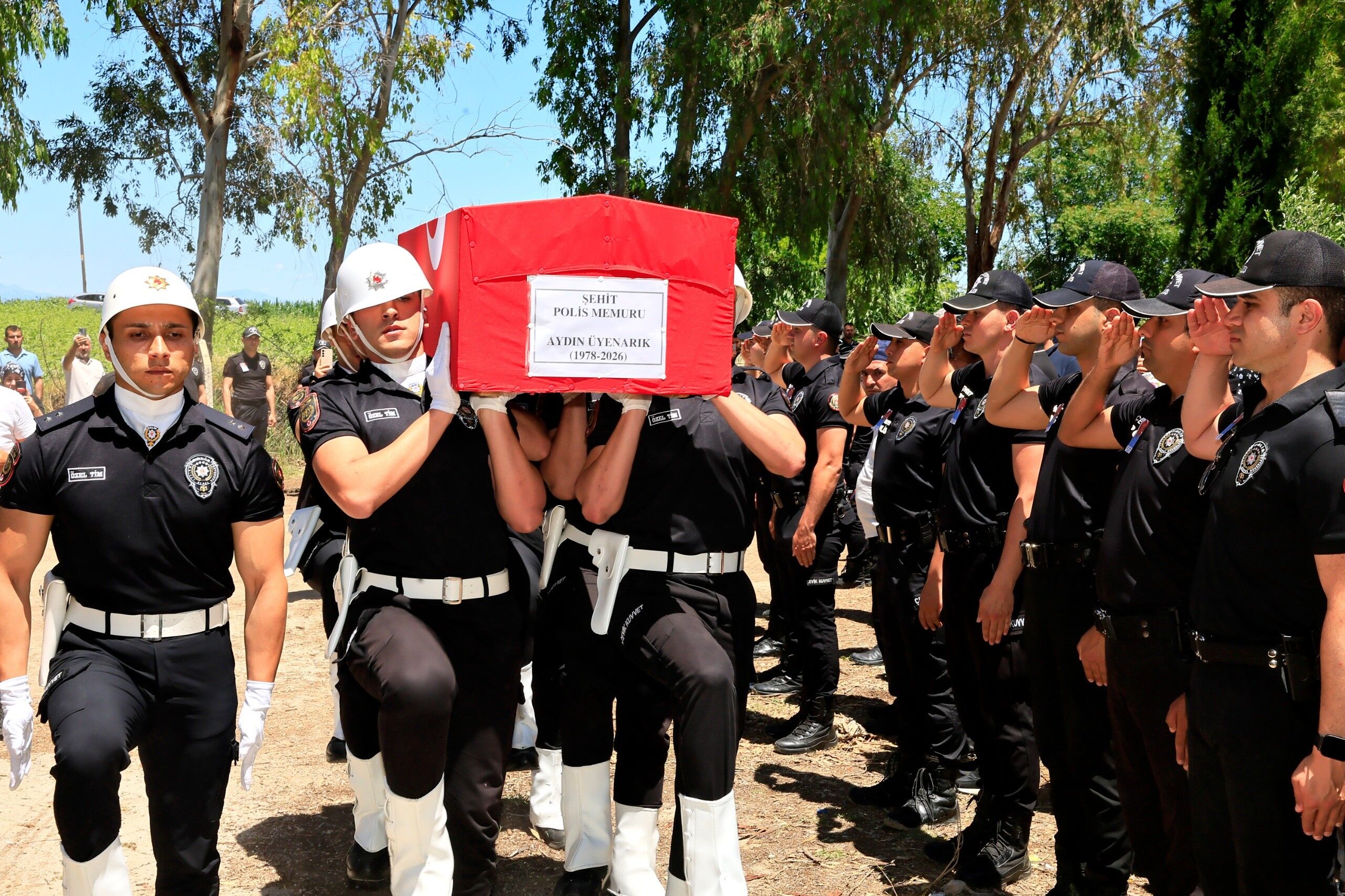 7 Aylik Yasam Savasini Kaybeden Polis Memuru Son Yolculuguna Ugurlandi (4)