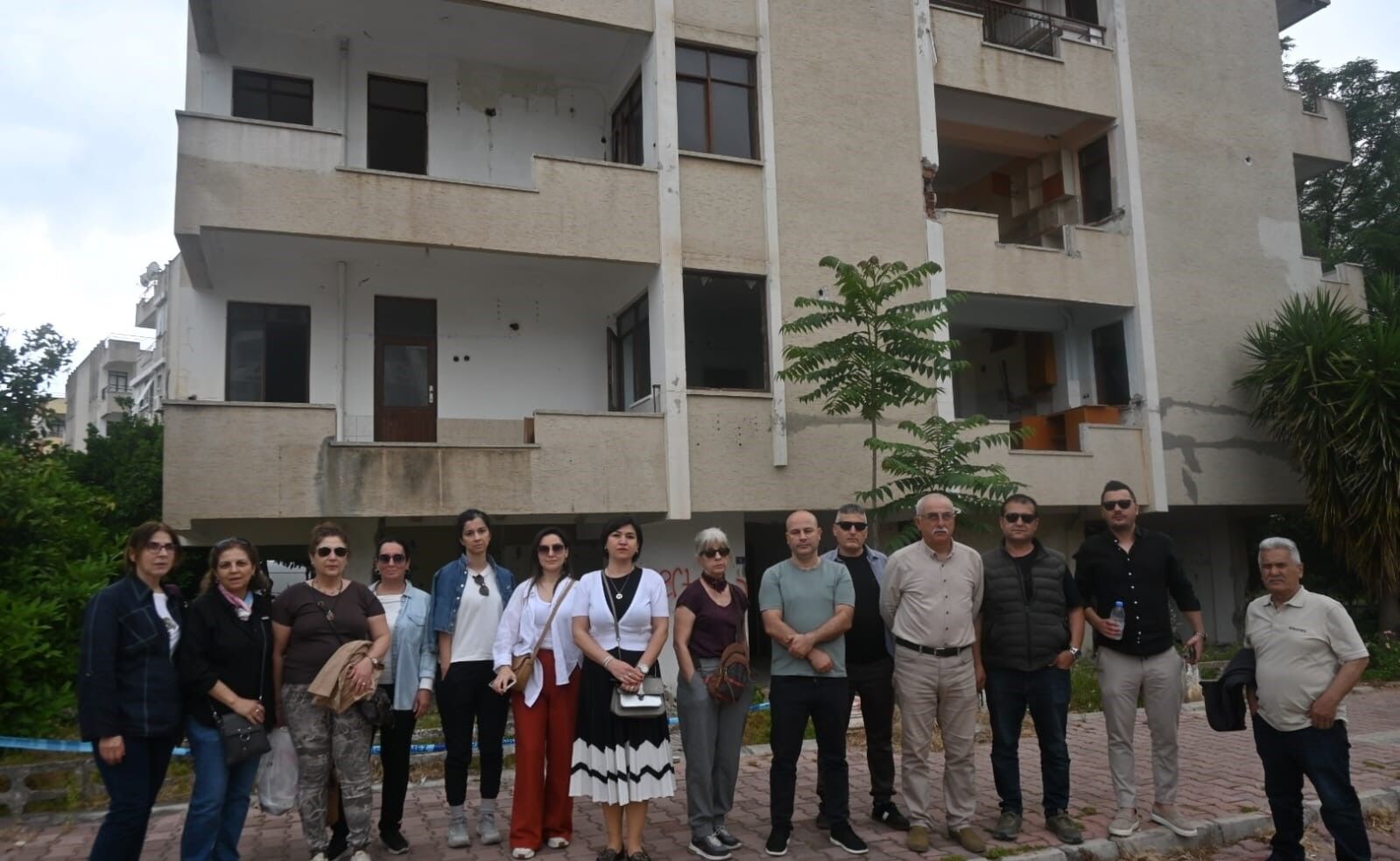 Ak Parti Meclis Üyesi Imza Istedi Vatandaşlar Belirsizliğe ‘Hayır’ Dedi (3)