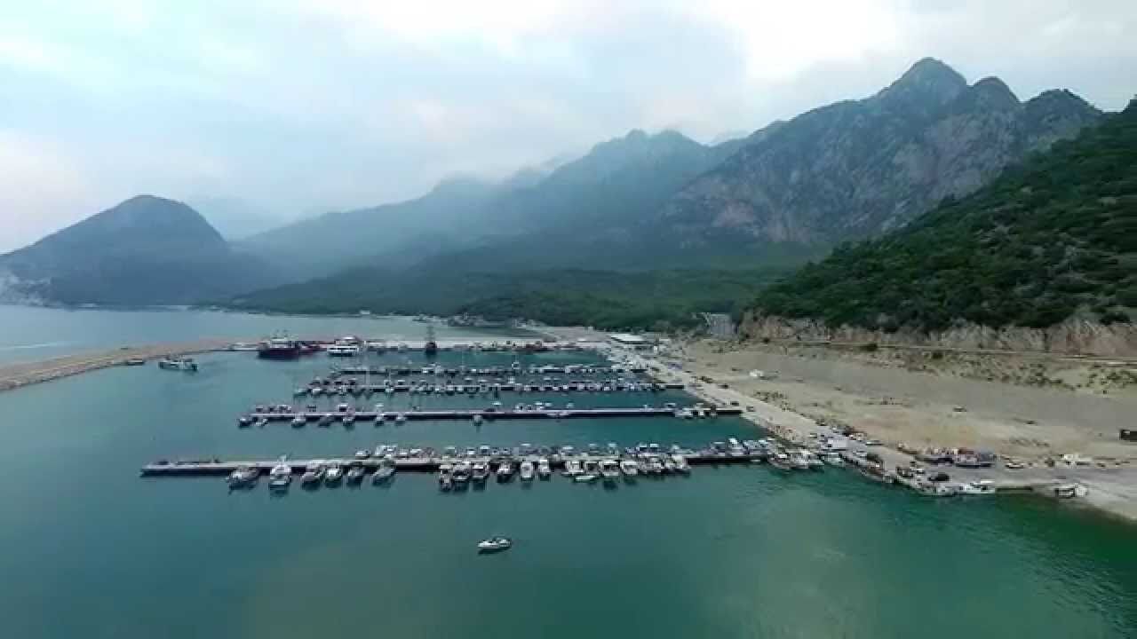 Antalya Balıkçı Barınağı’nda Vinç Krizi (1)