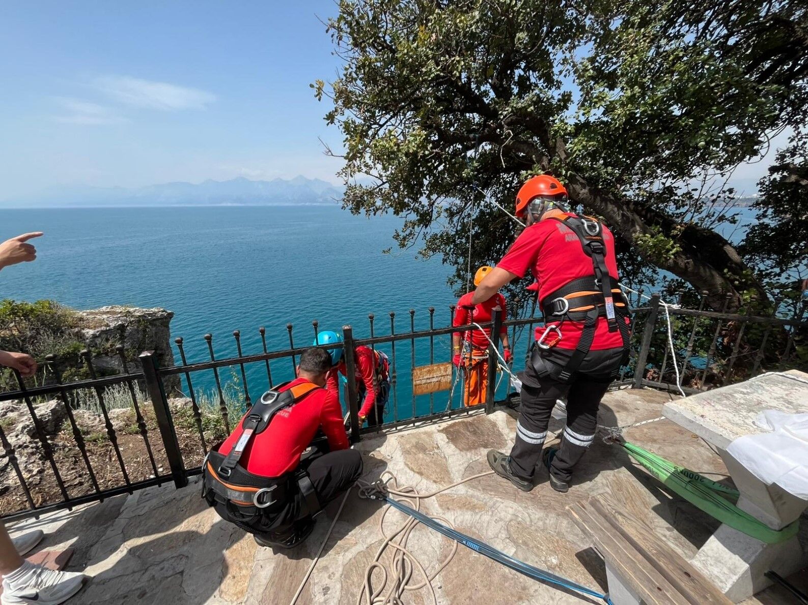 Antalya Falezlerine Çevre Operasyonu (1)