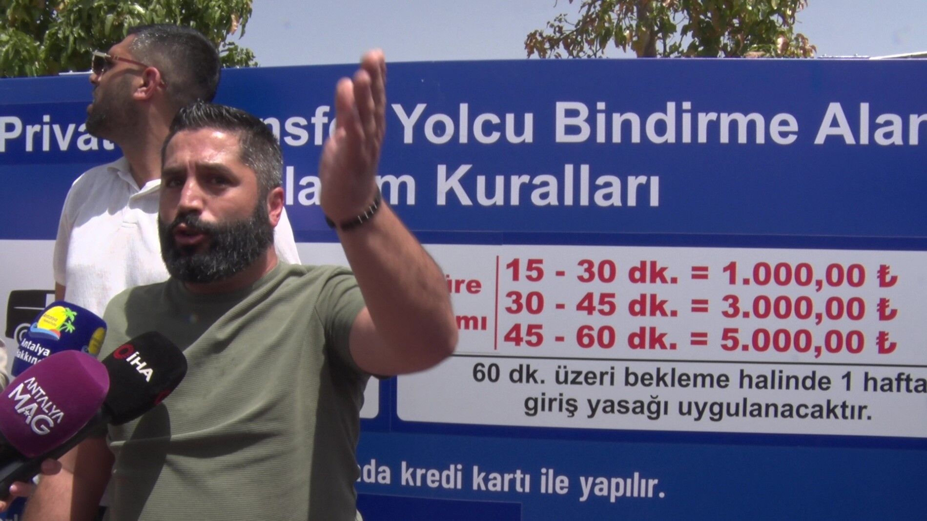 Antalya Havalimanında Çalışanlar Ayağa Kalktı (2)