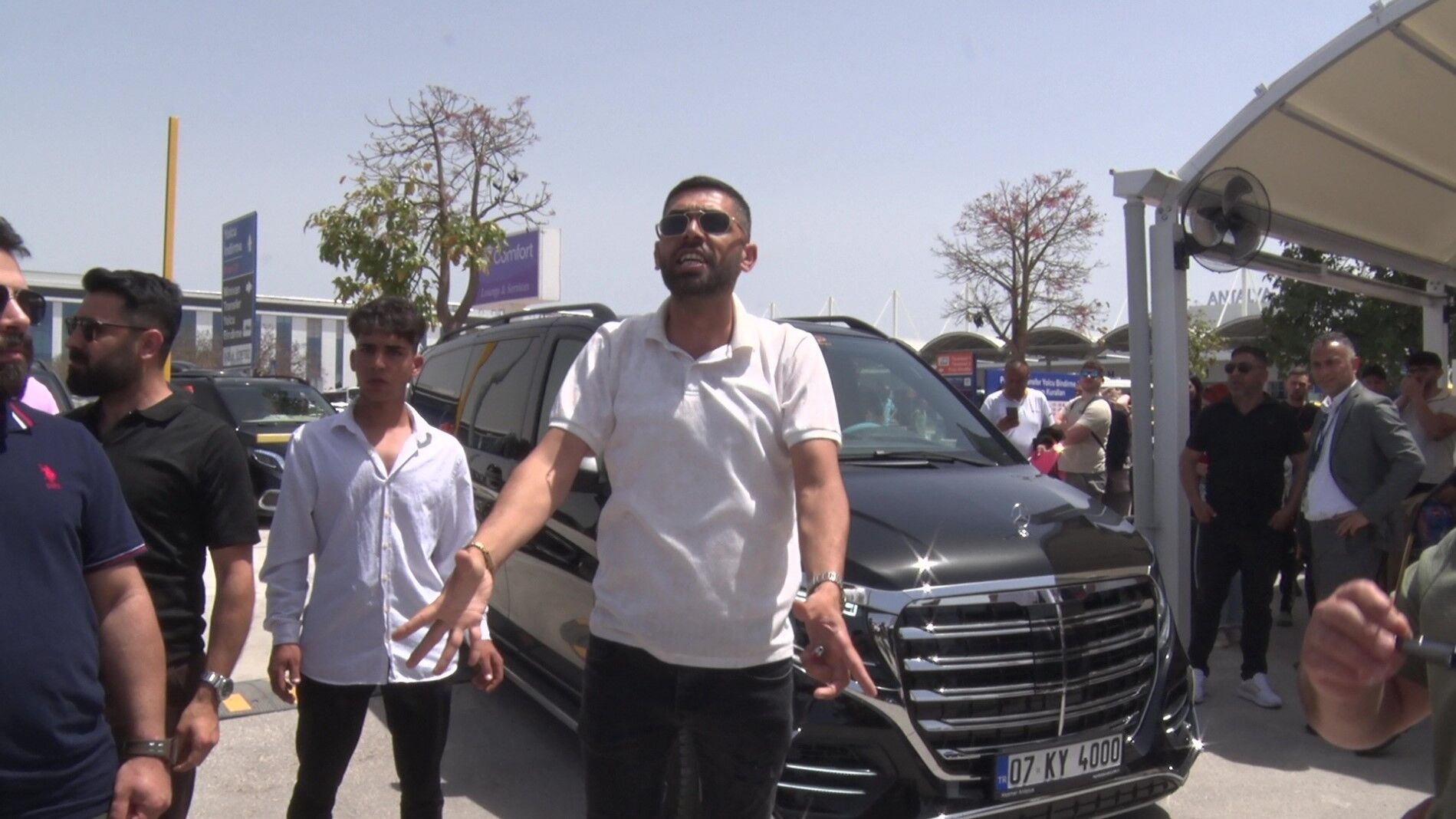 Antalya Havalimanında Çalışanlar Ayağa Kalktı (3)