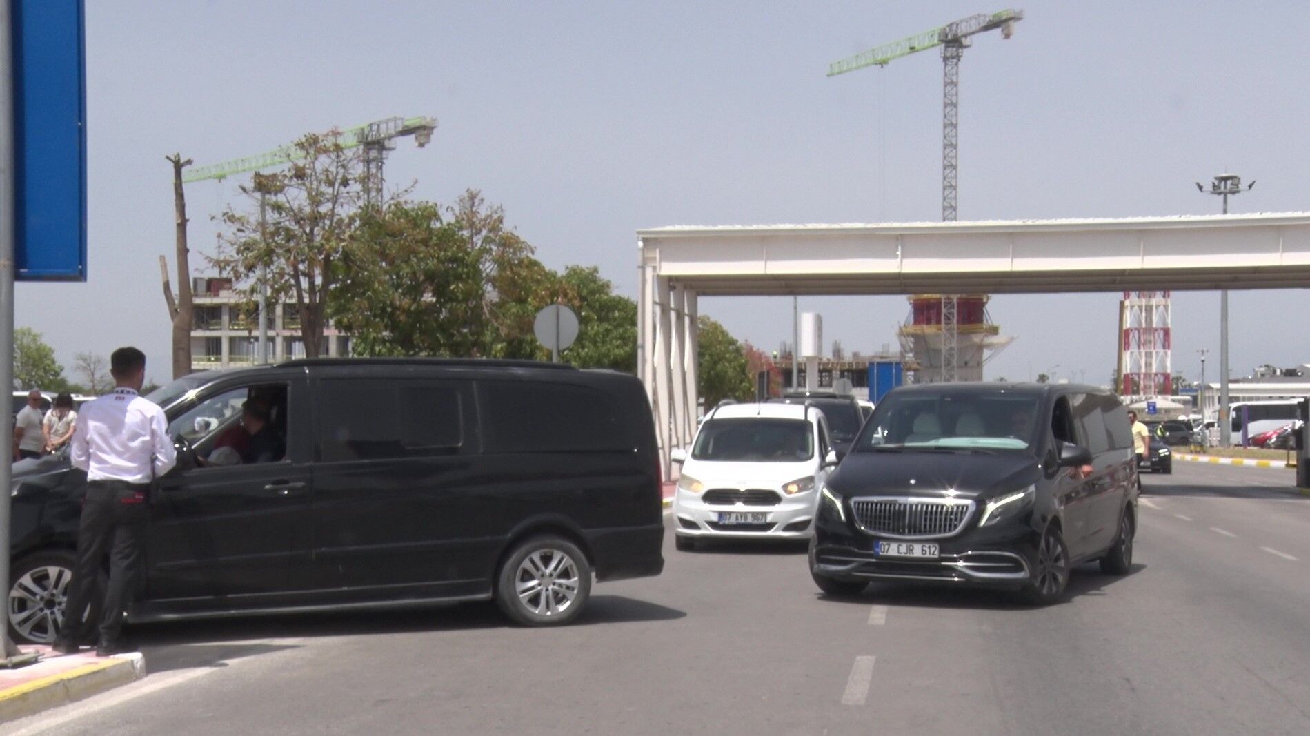 Antalya Havalimanında Çalışanlar Ayağa Kalktı (9)