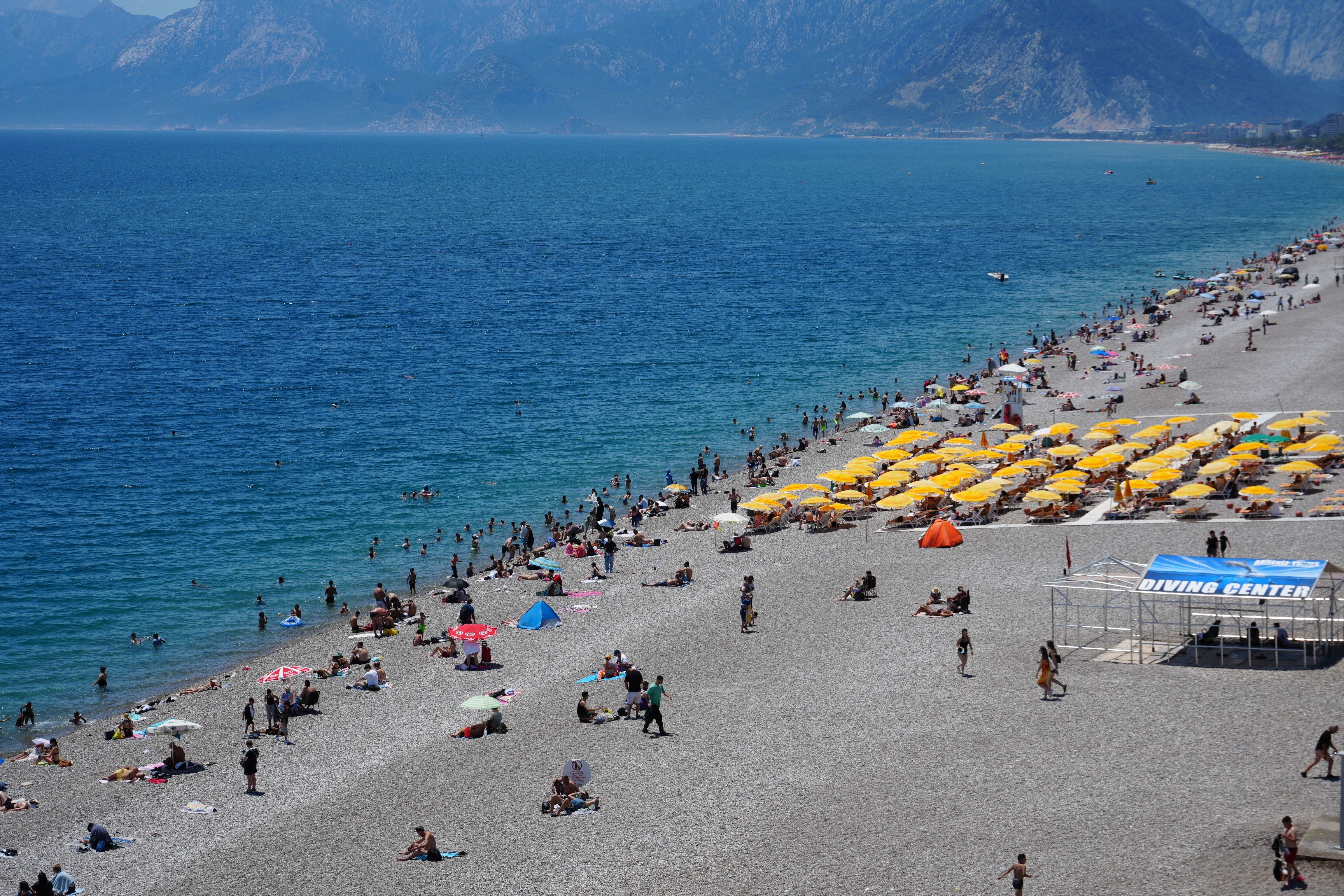 Antalya Konyaaltı Plajına Akın Etti (2)