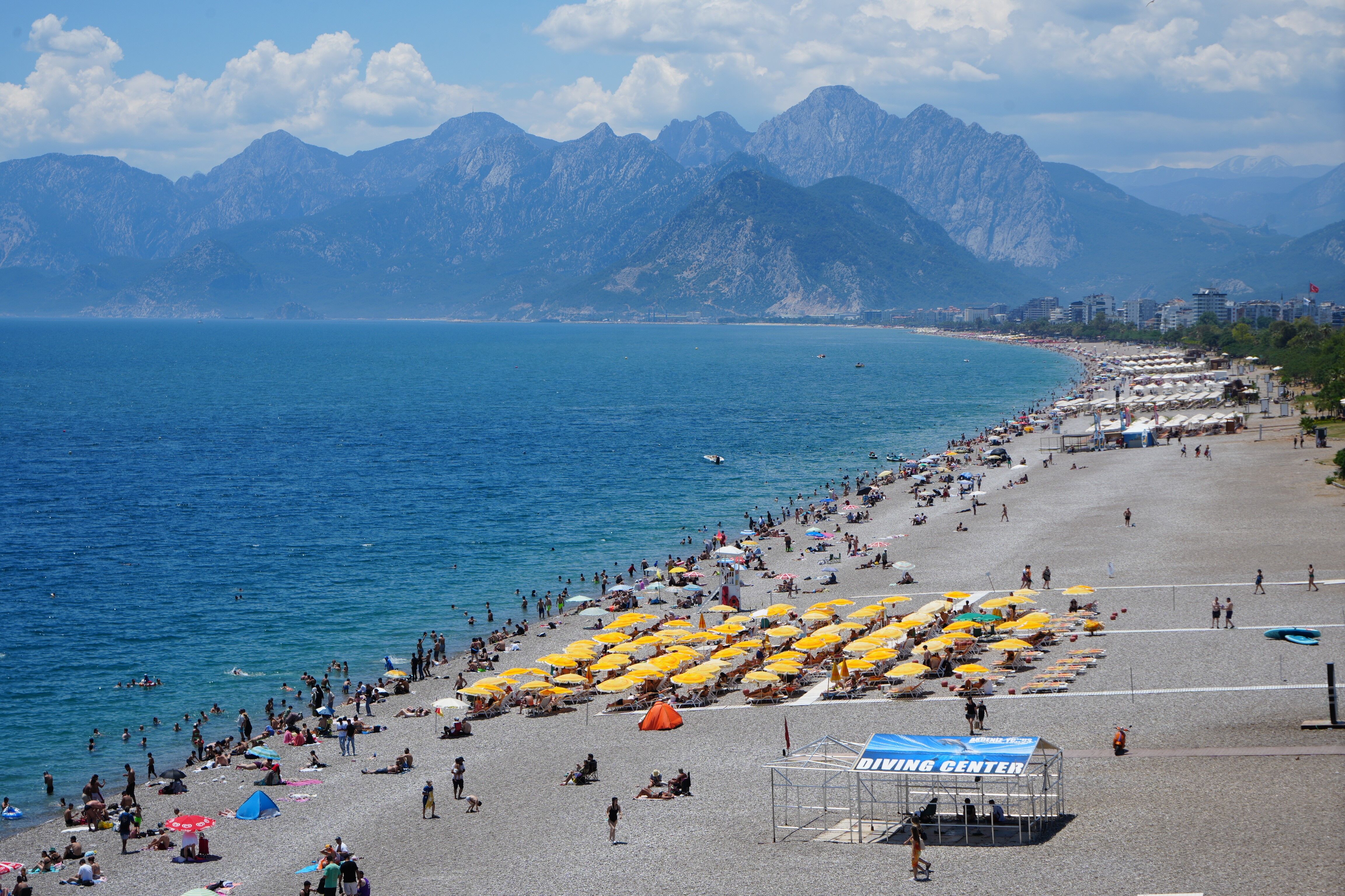 Antalya Konyaaltı Plajına Akın Etti (5)