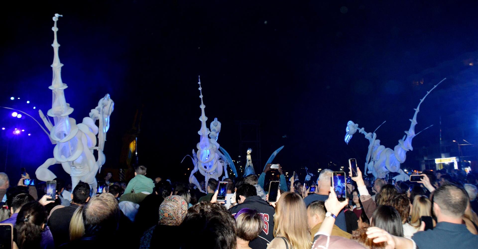 Antalya Uluslararası Tiyatro Festivali' Renkli Kortejle Başladı (3) (Large)