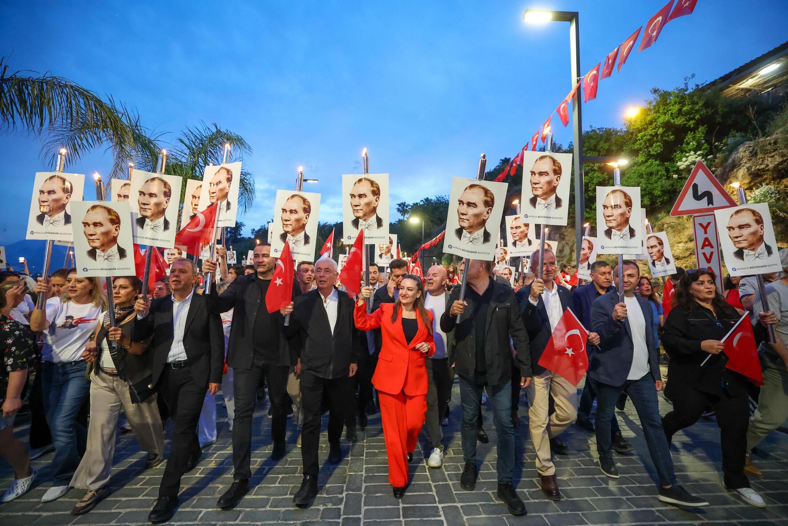Antalyada 19 Mmayis Coskusu Geceye Damga Vurdu (7)