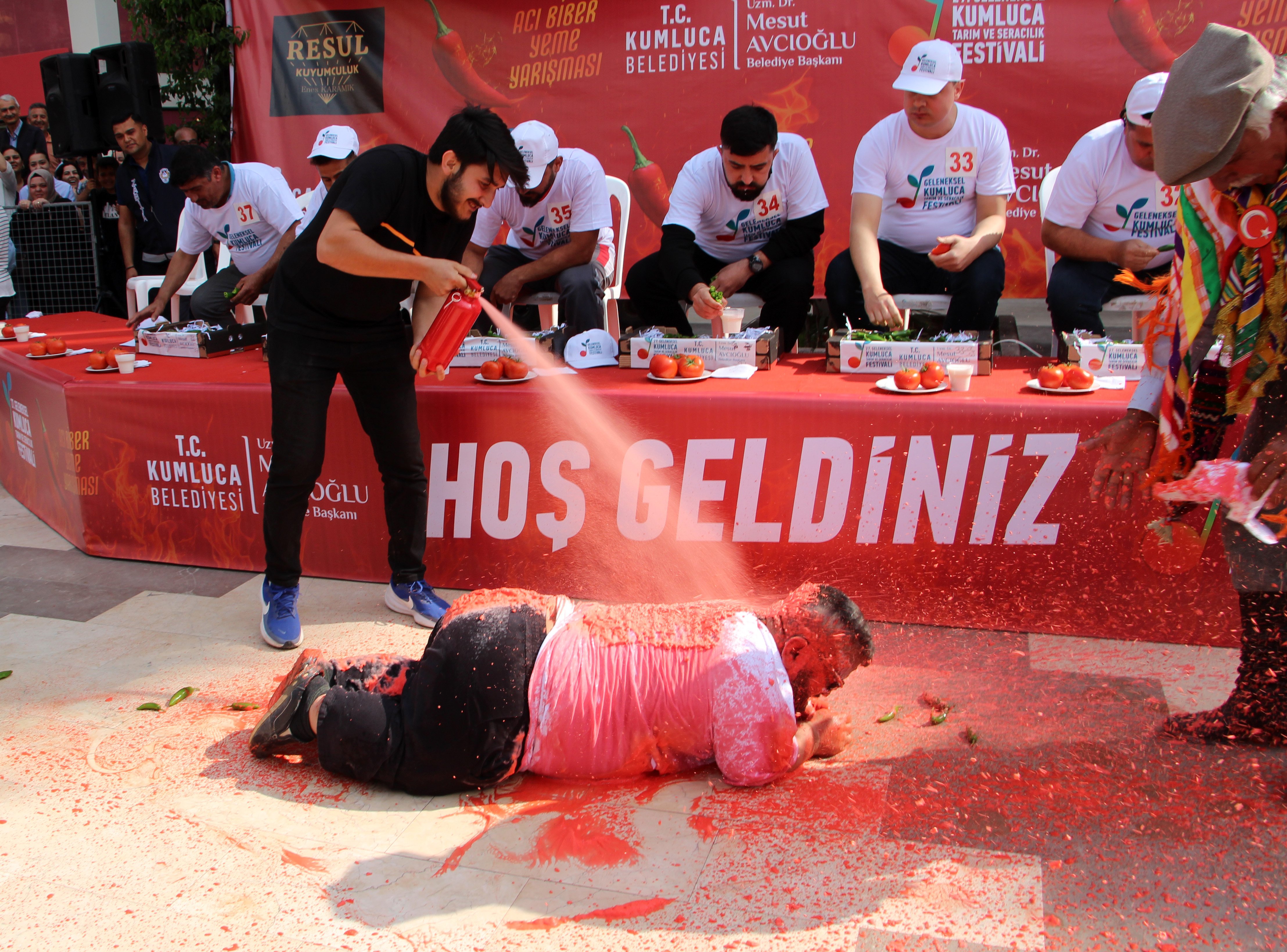 Antalya’da 36 Kişi Acı Bibere Meydan Okudu (1)