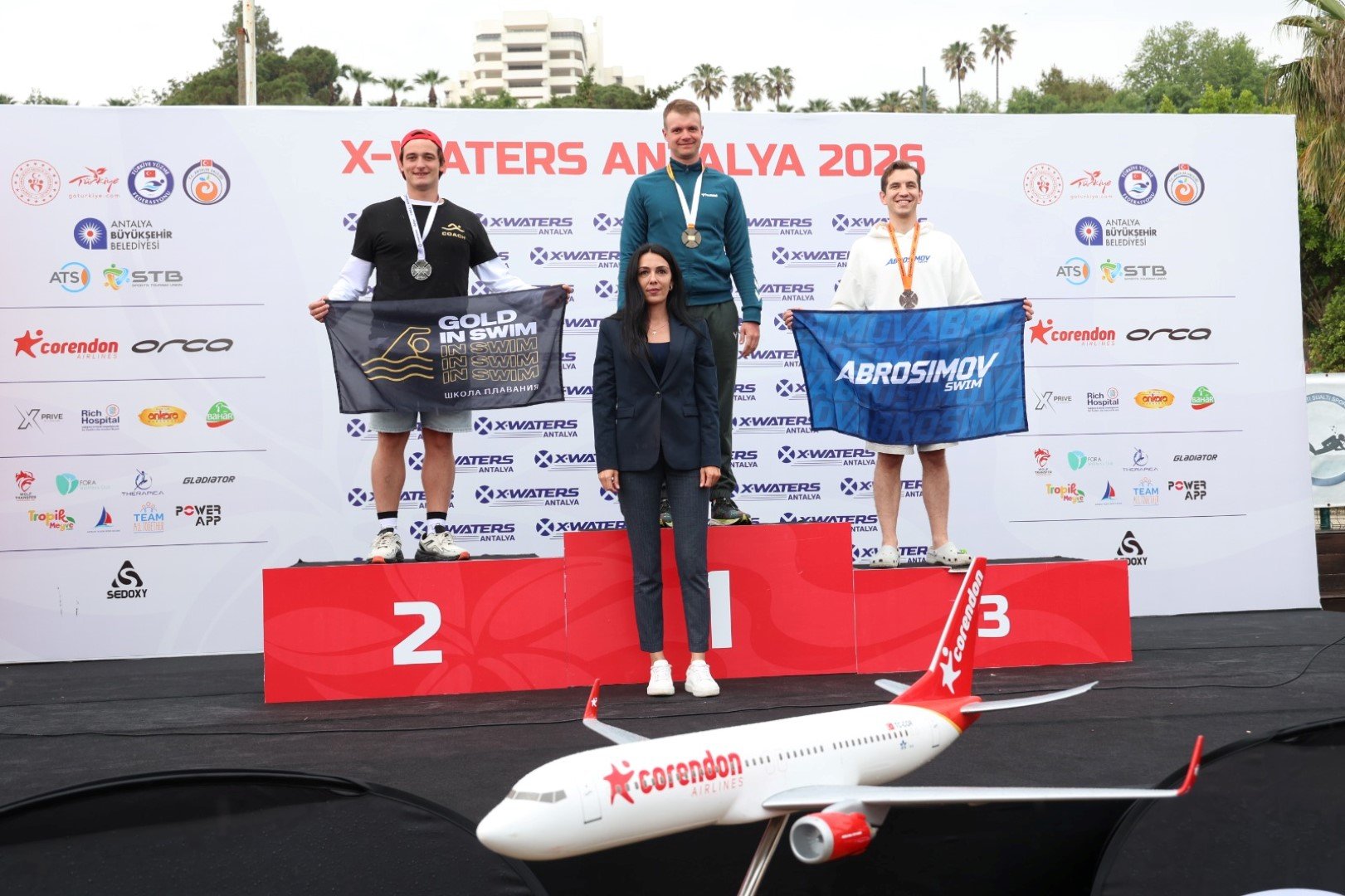 Antalya’da 750 Sporcu Kulaç Attı (1)