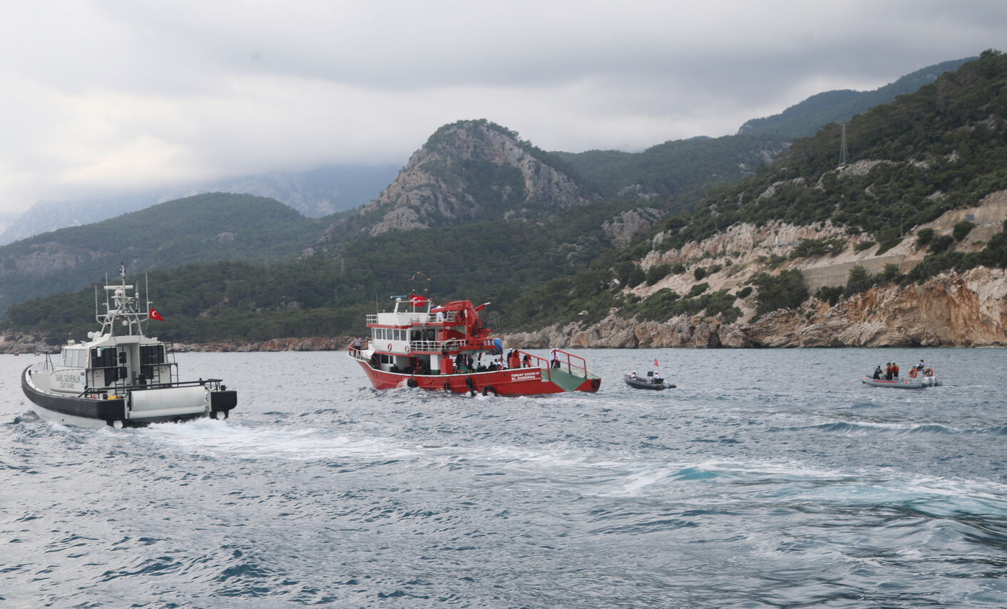 Antalya'da Deniz Dibinden 500 Metre Uzunluğunda Hayalet Ağ Çıkarıldı (1)