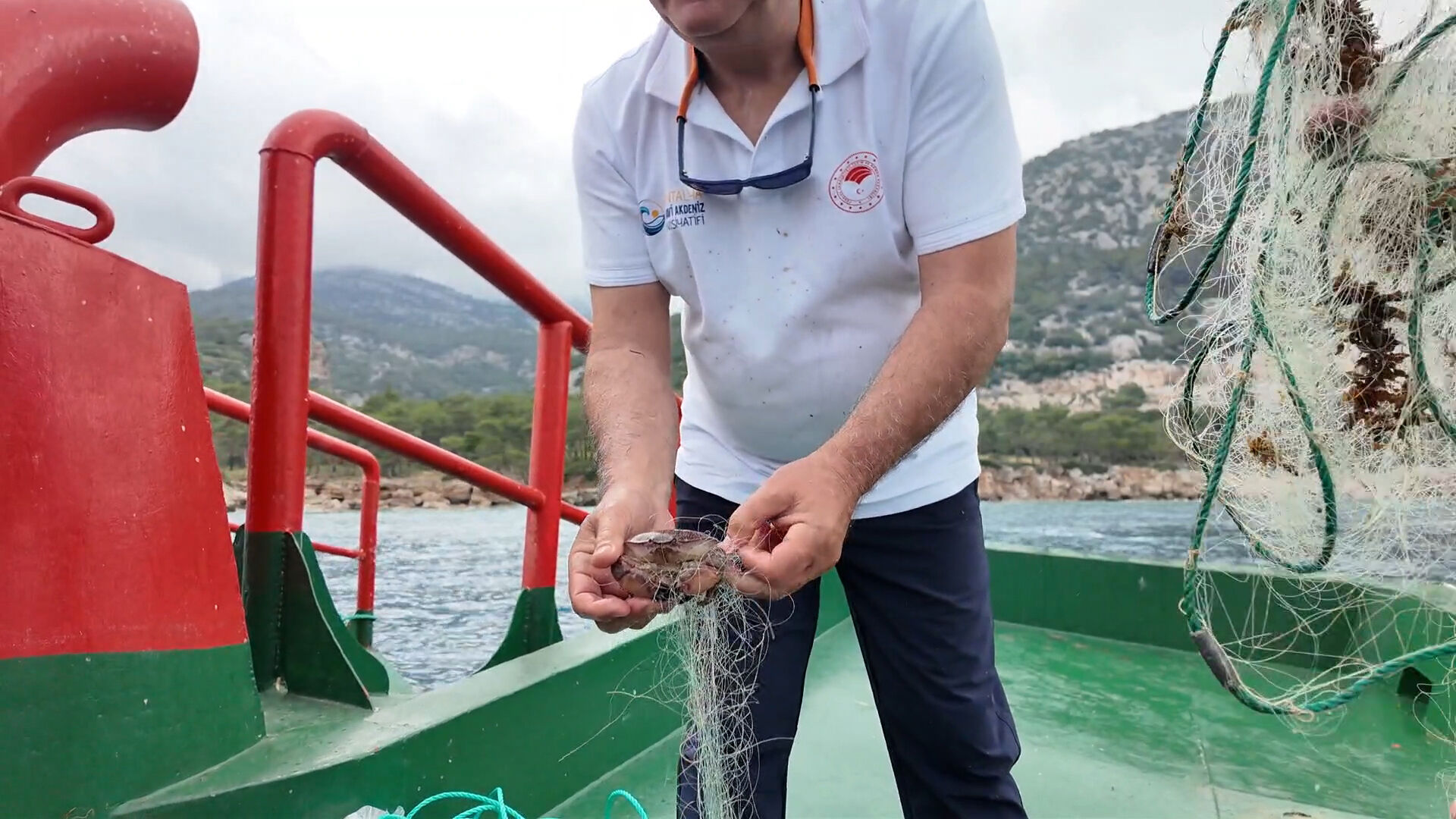 Antalya'da Deniz Dibinden 500 Metre Uzunluğunda Hayalet Ağ Çıkarıldı (4)