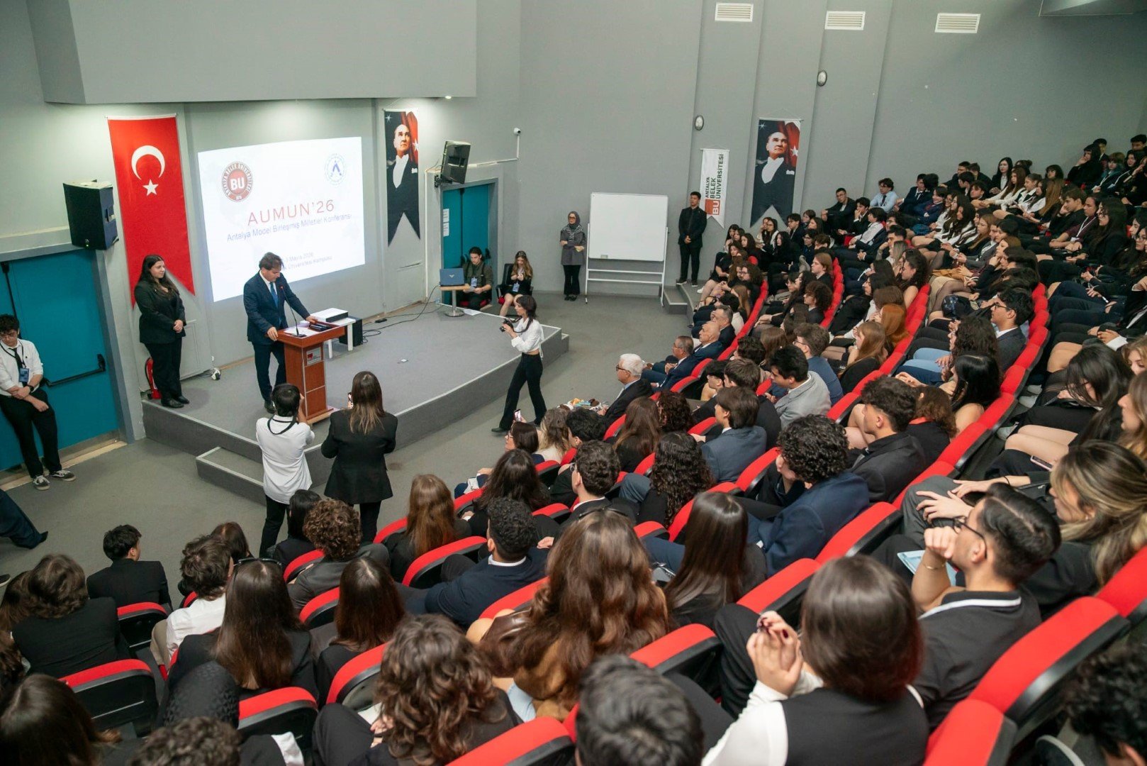Antalya’da Gençler Dünyayı Tartışıyor (2)