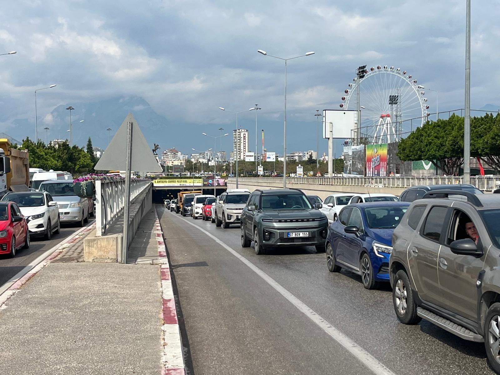 Antalya’da Trafik Kitlendi Ambulanslar Bile Mahsur Kaldı (19)