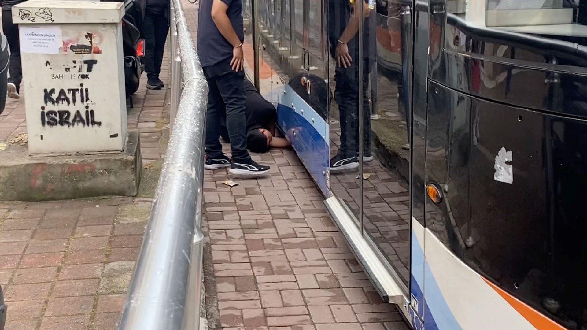 Antalya’da Yavru Kedi Herkesi Alarma Geçirdi (1)