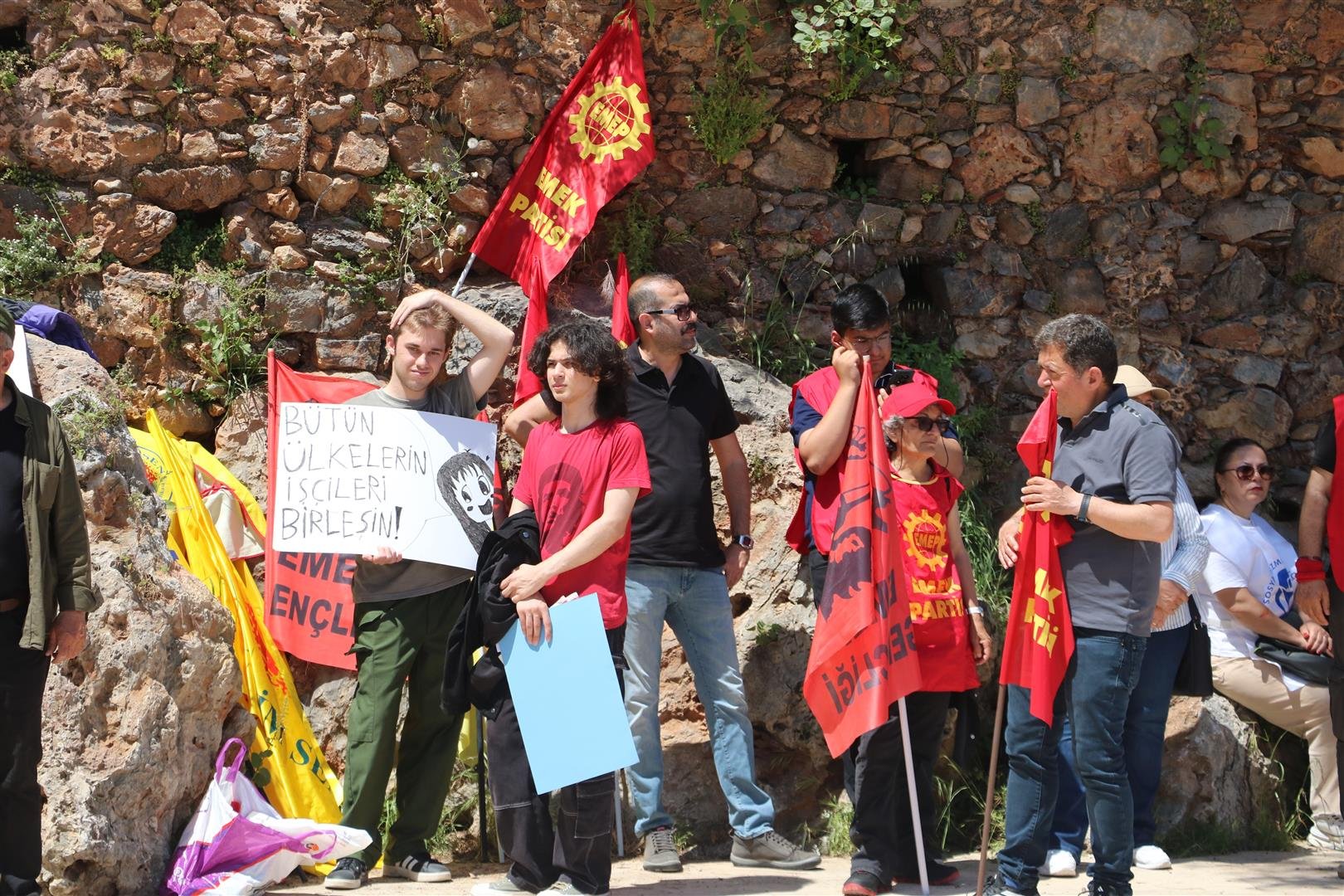 Antalya’daki 1 Mayıs Karesi Üzdü (7) (Large)