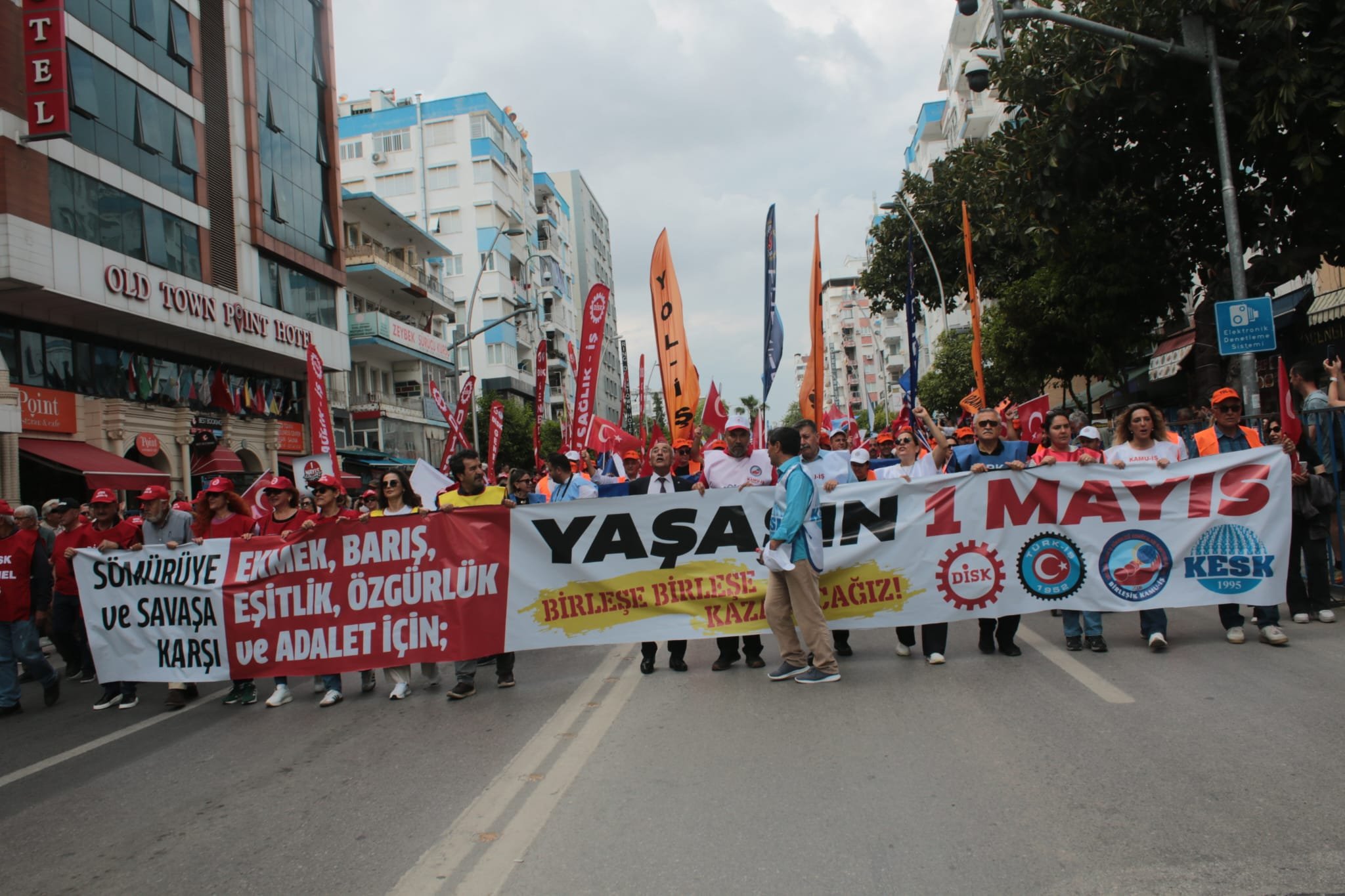 Antalya’daki Emekçiler 1 Mayıs’ta Sokağa Döküldü (1)