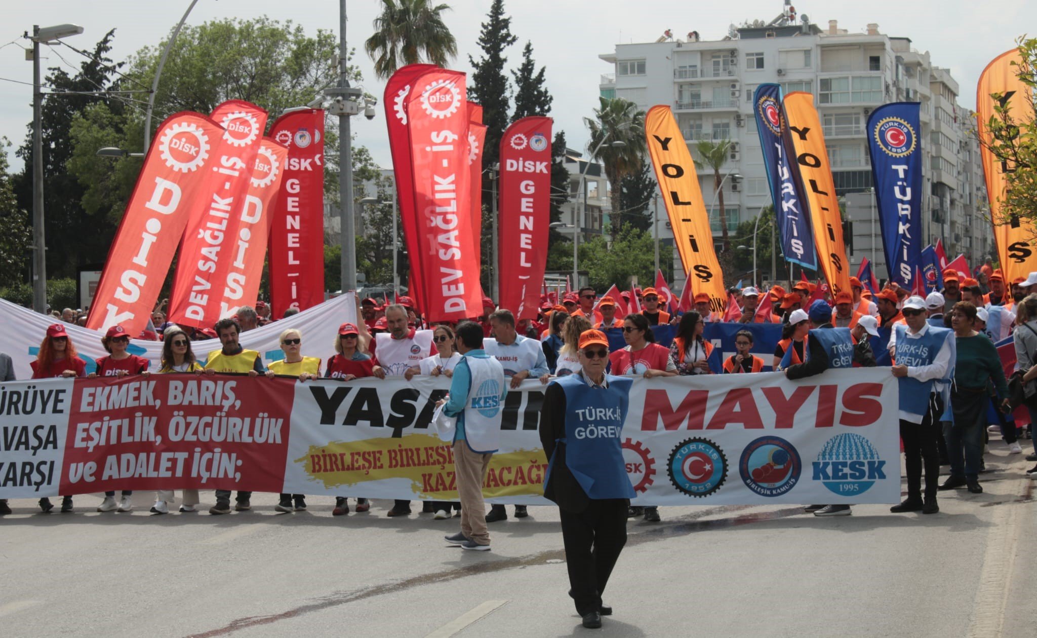 Antalya’daki Emekçiler 1 Mayıs’ta Sokağa Döküldü (4)