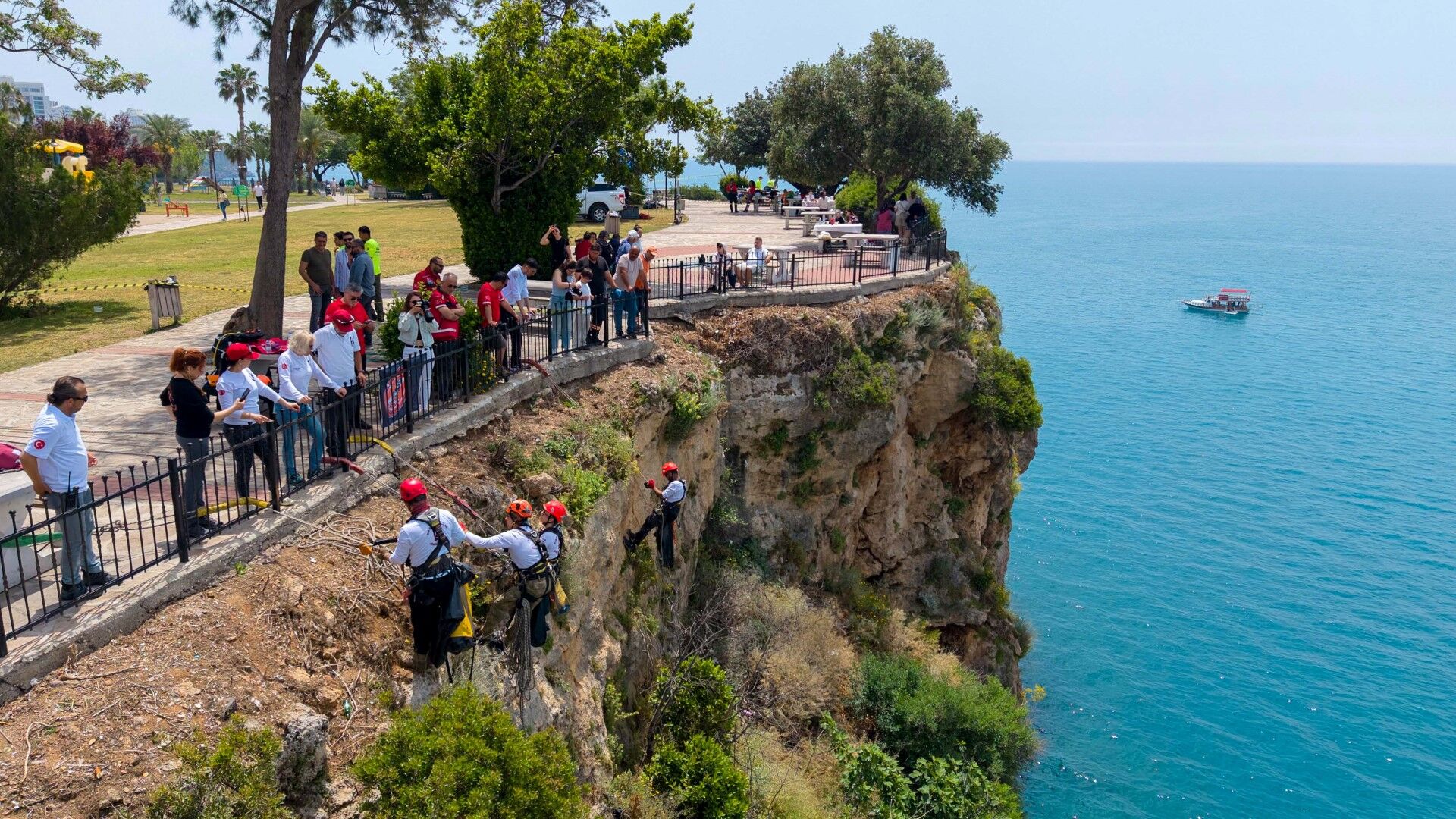 Antalya’nın Falezleri Nefes Aldı (1)