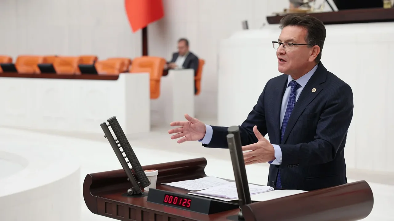 Atay Usludan 25 Yil Vurgusu (2)