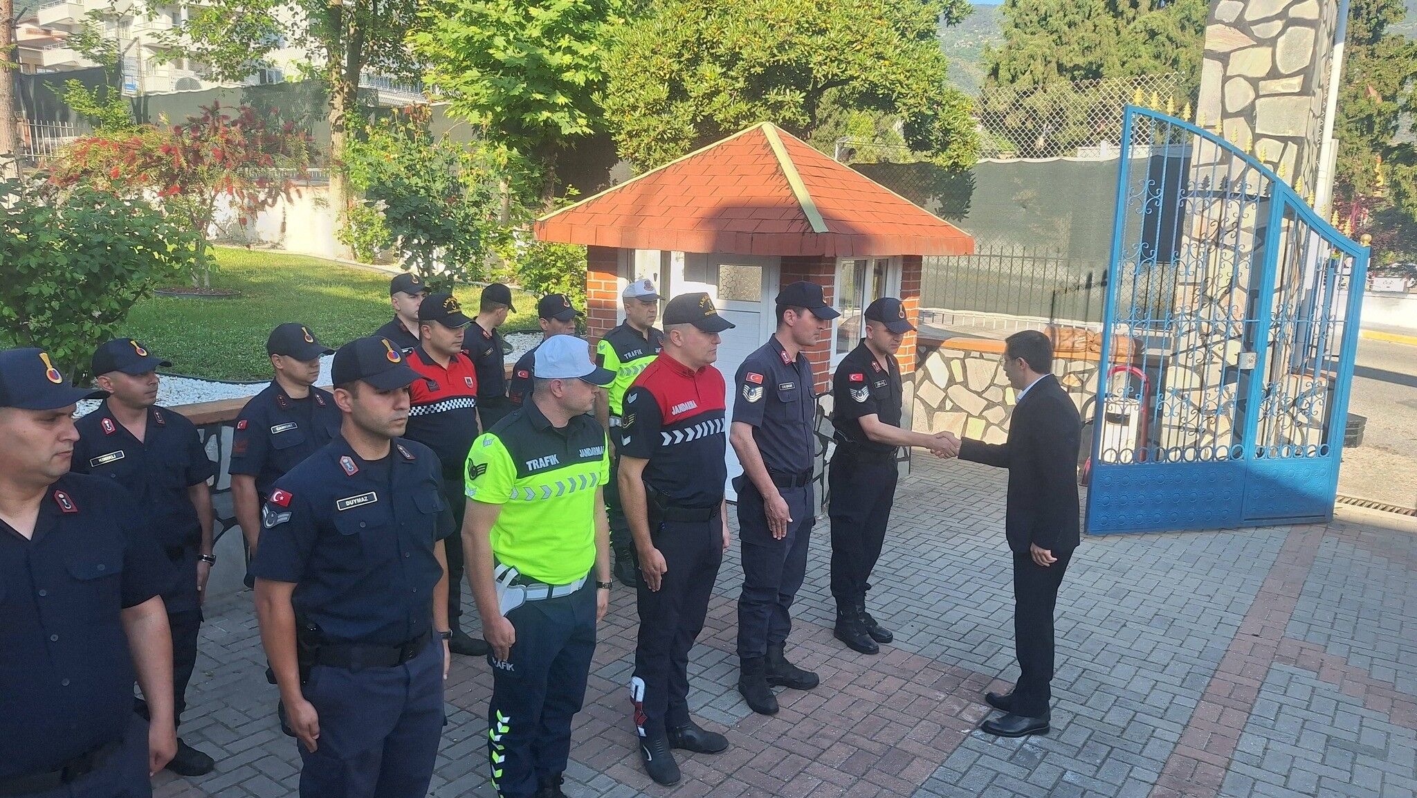 Aydın’da Kaymakam Polat’tan Görev Başındaki Ekipler Sürpriz Bayram Ziyareti (2)