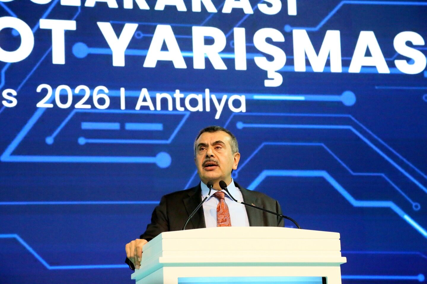 Bakan Tekin, Antalya'da Robot Yarışmasına Katıldı (3)